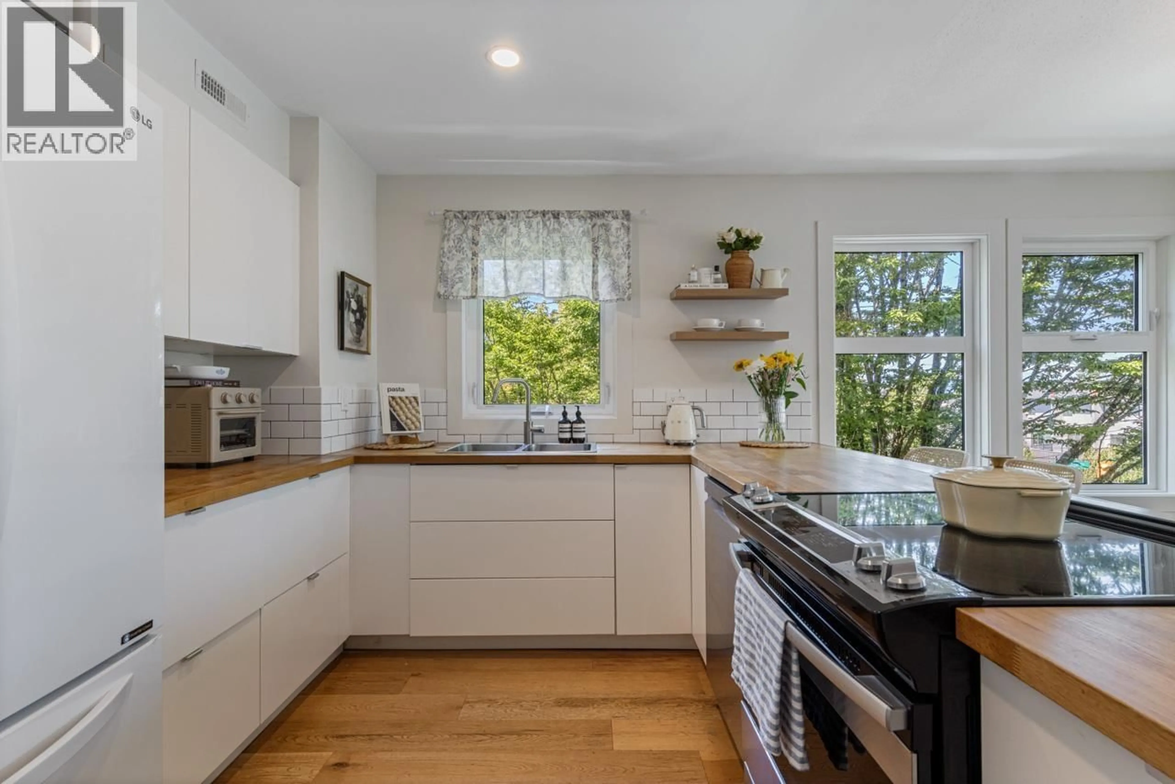 Open concept kitchen, unknown for PH 401 - 2020 TRAFALGAR STREET, Vancouver British Columbia V6K3S6