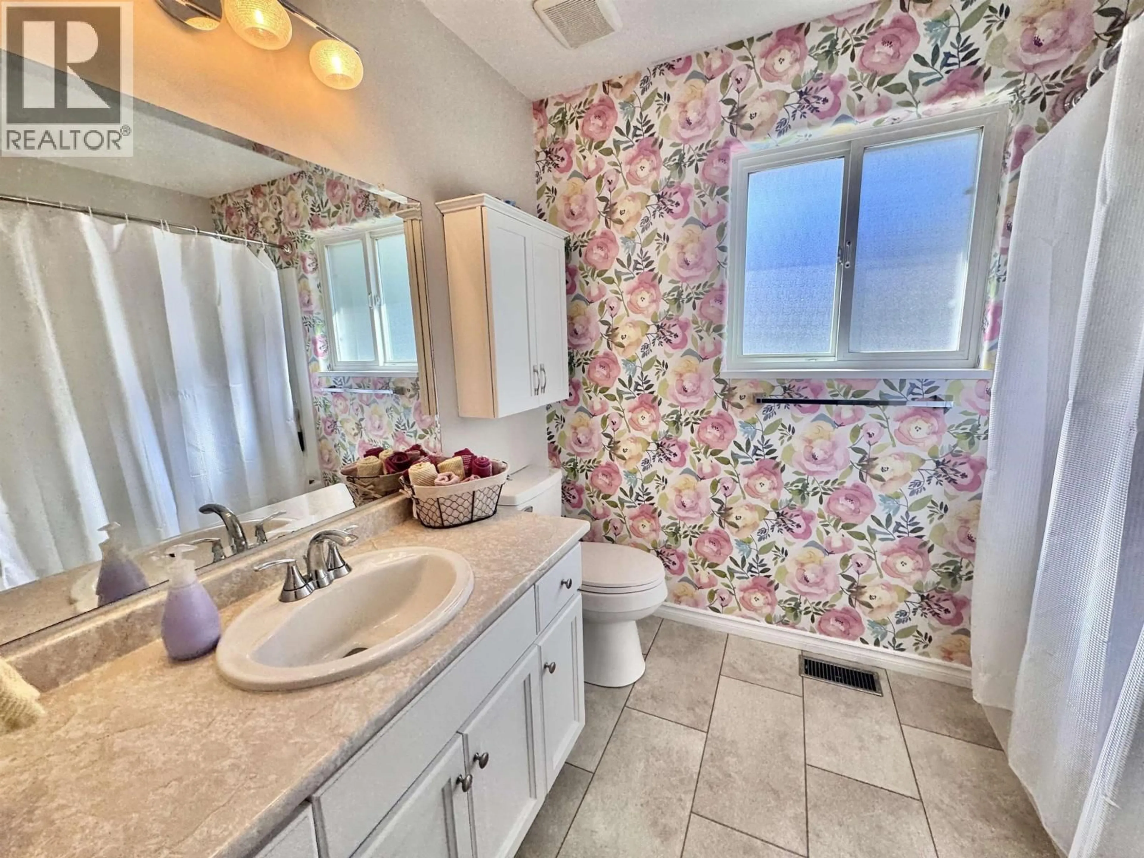 Standard bathroom, ceramic/tile floor for 5 - 202 8TH STREET, 100 Mile House British Columbia V0K2E0