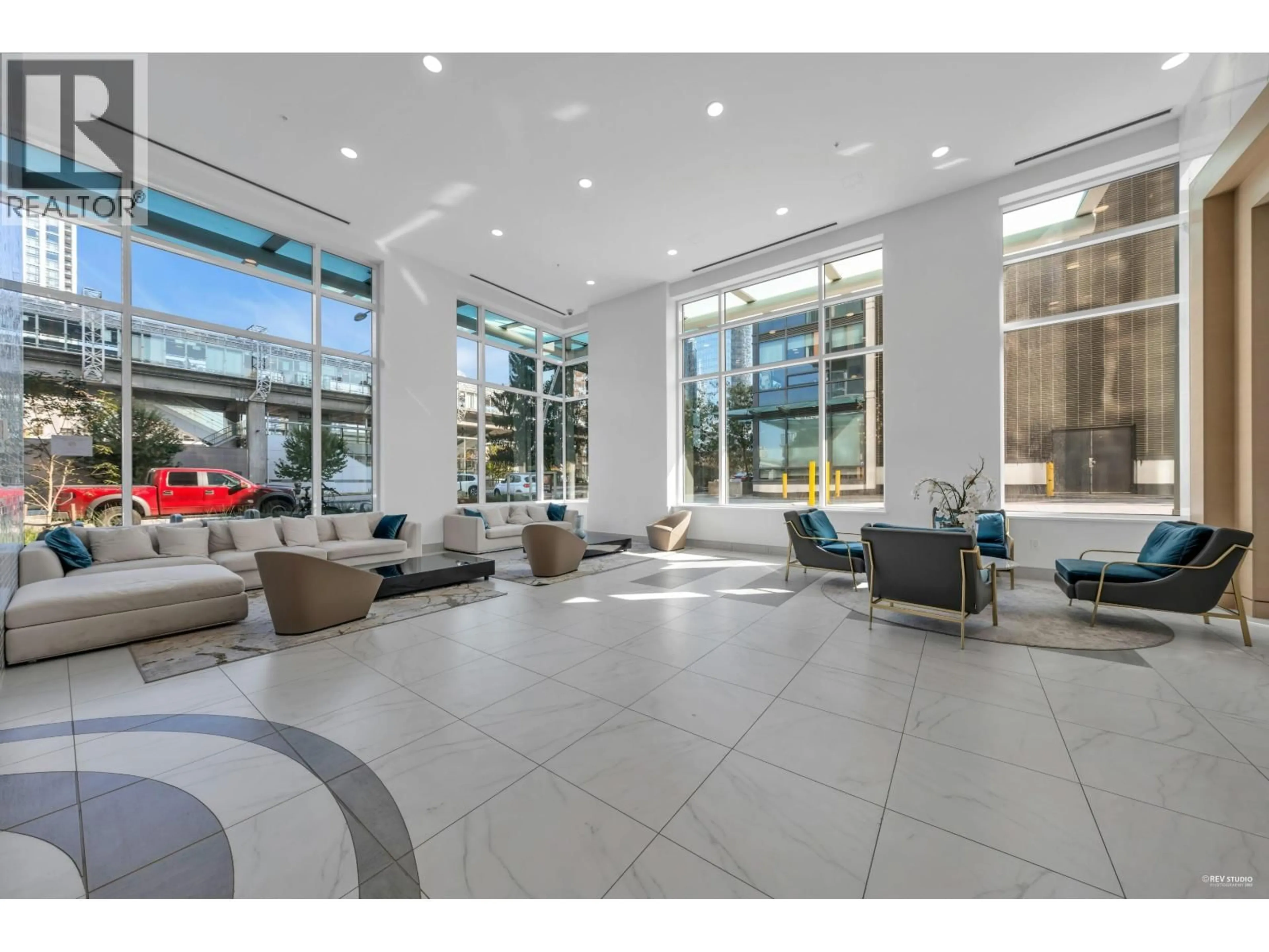 Lobby for 301 - 6398 SILVER AVENUE, Burnaby British Columbia V5H0K7