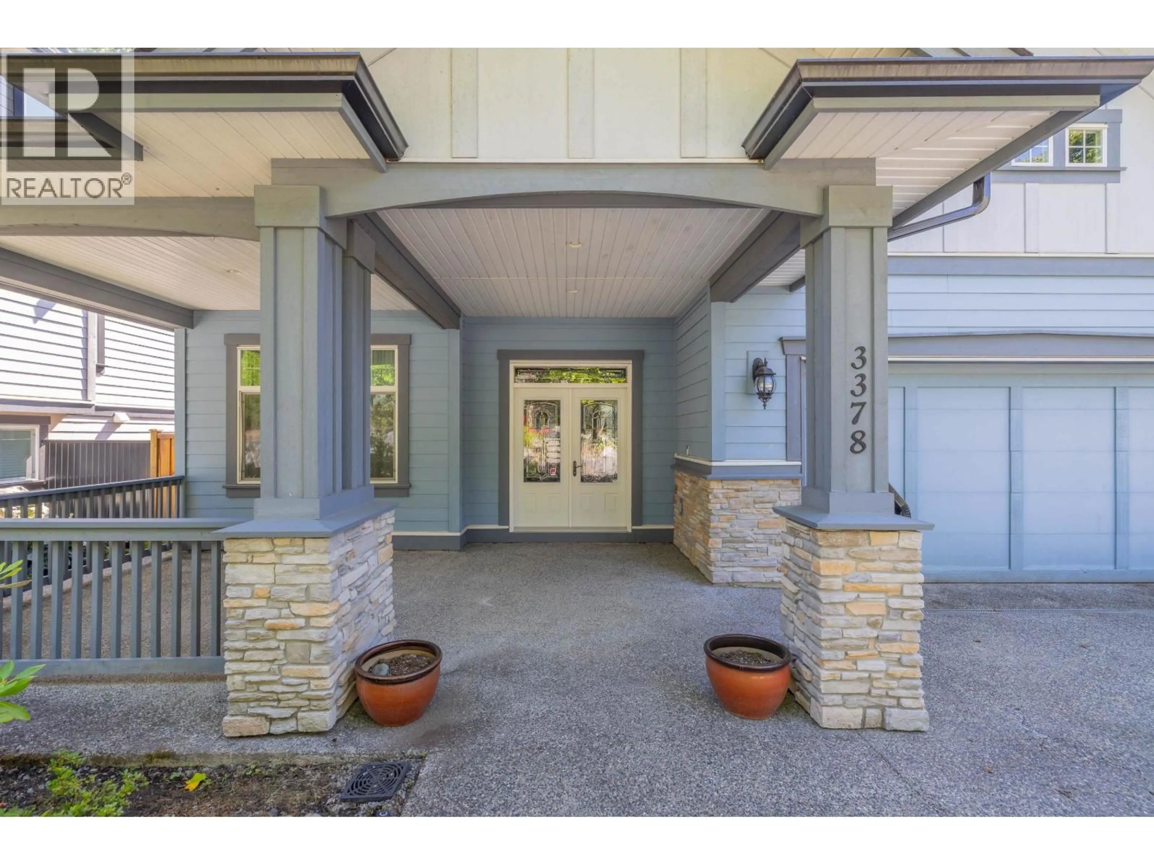 Indoor foyer for 3378 SCOTCH PINE AVENUE, Coquitlam British Columbia V3E0C4