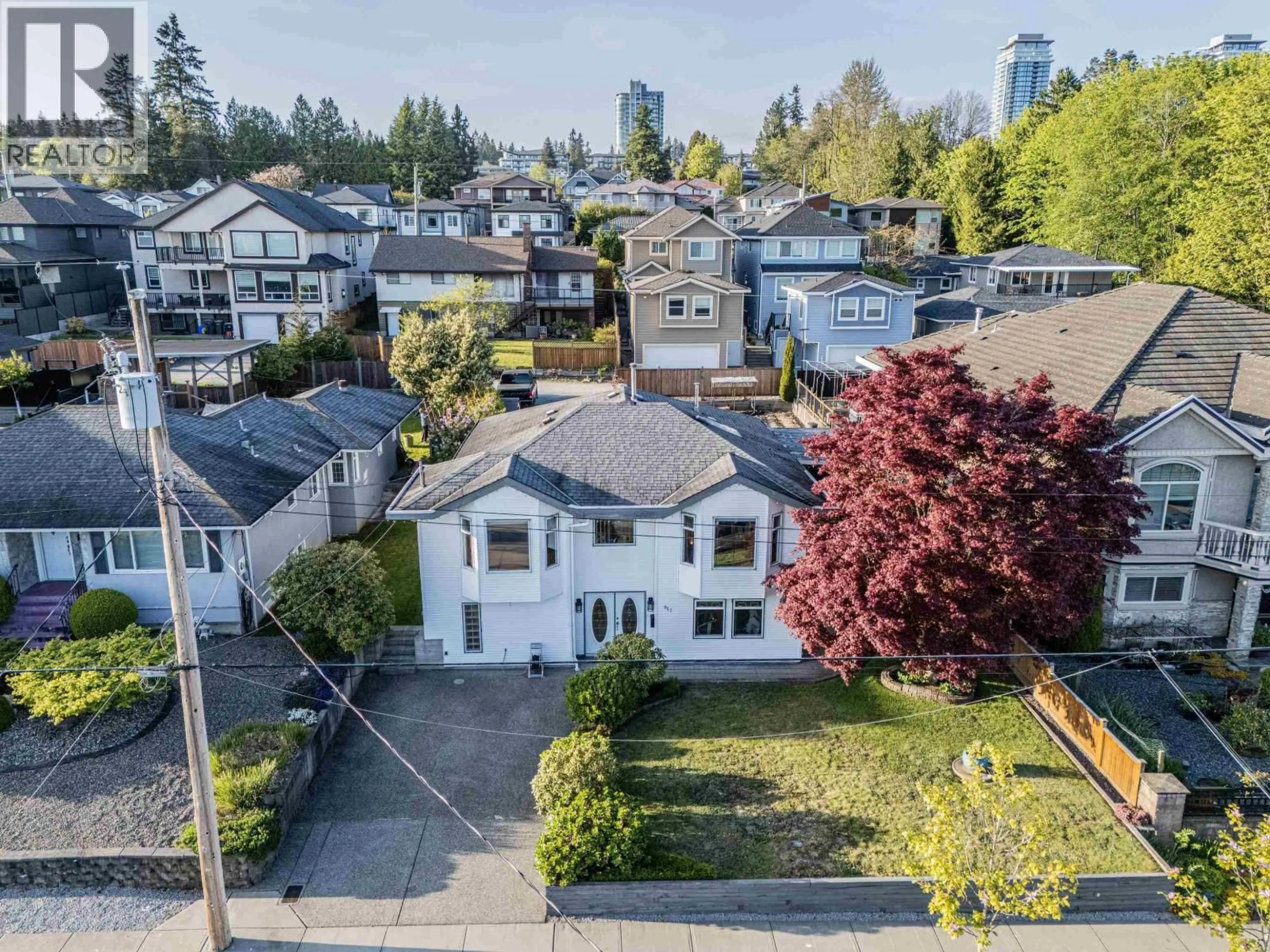 A pic from outside/outdoor area/front of a property/back of a property/a pic from drone, street for 957 STEWART AVENUE, Coquitlam British Columbia V3K2N5