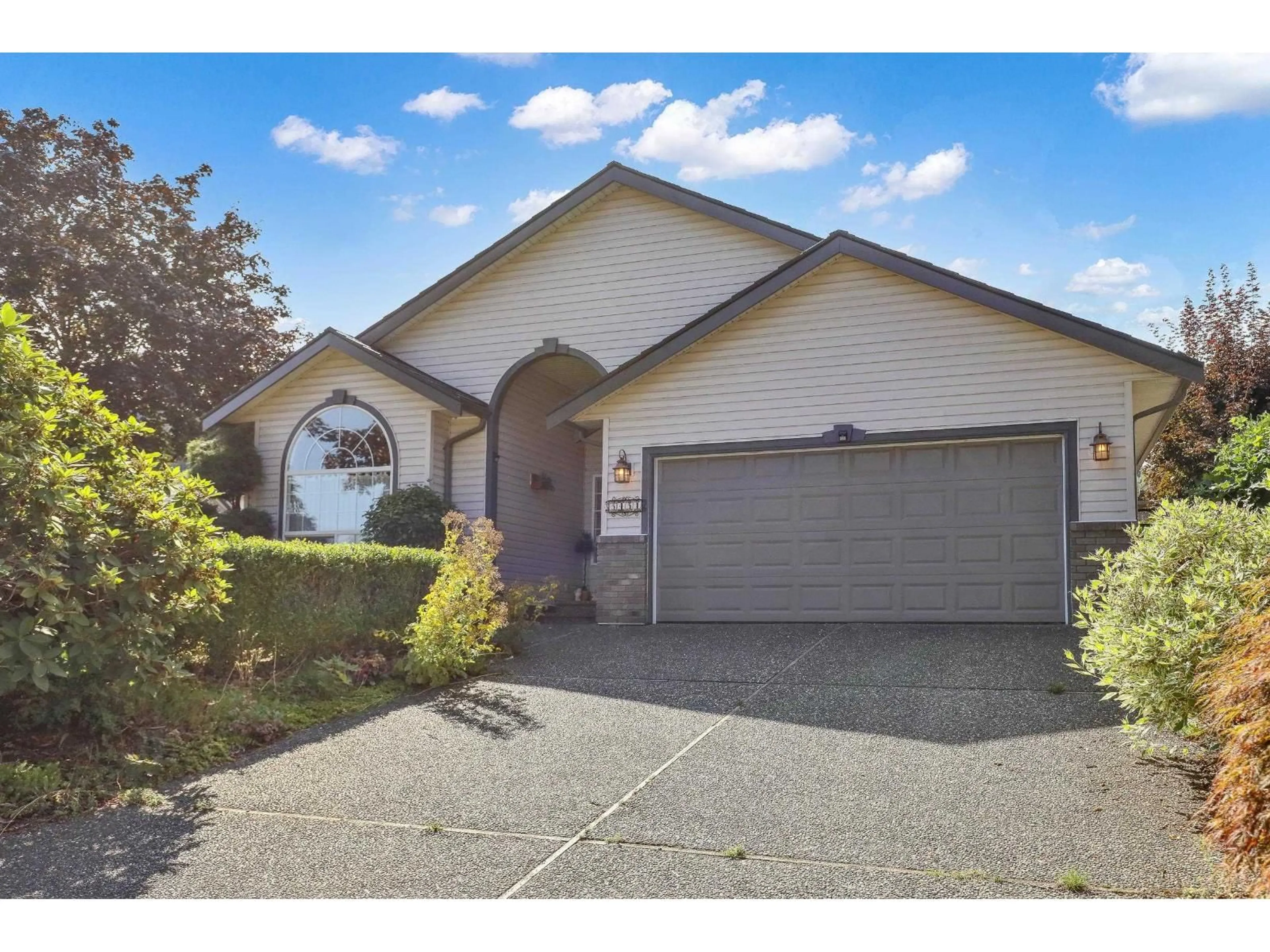 Home with vinyl exterior material, street for 5451 CEDARCREEK DRIVE, Chilliwack British Columbia V2R5K4