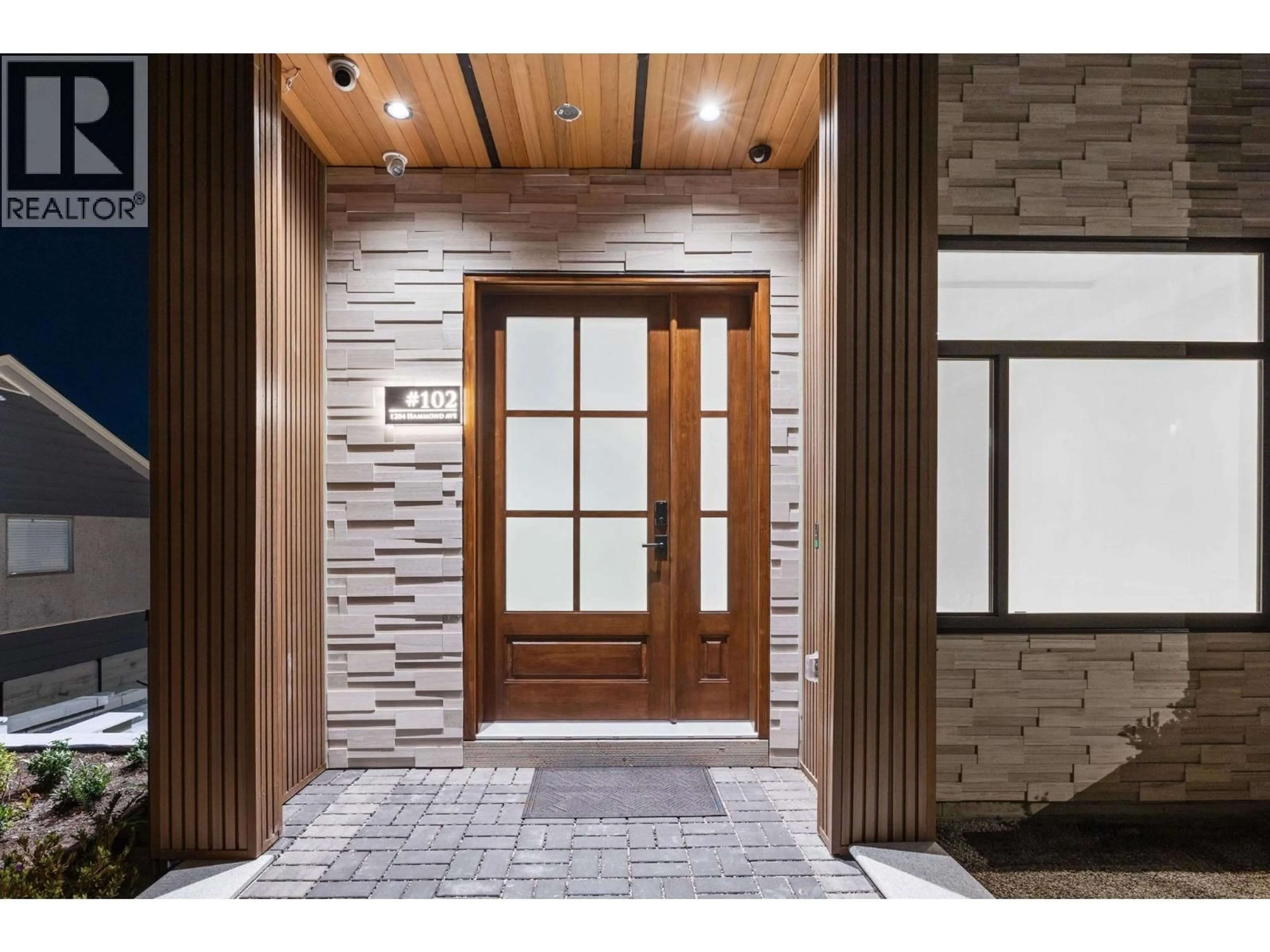 Indoor entryway for 102 - 1204 HAMMOND AVENUE, Coquitlam British Columbia V3K2P1