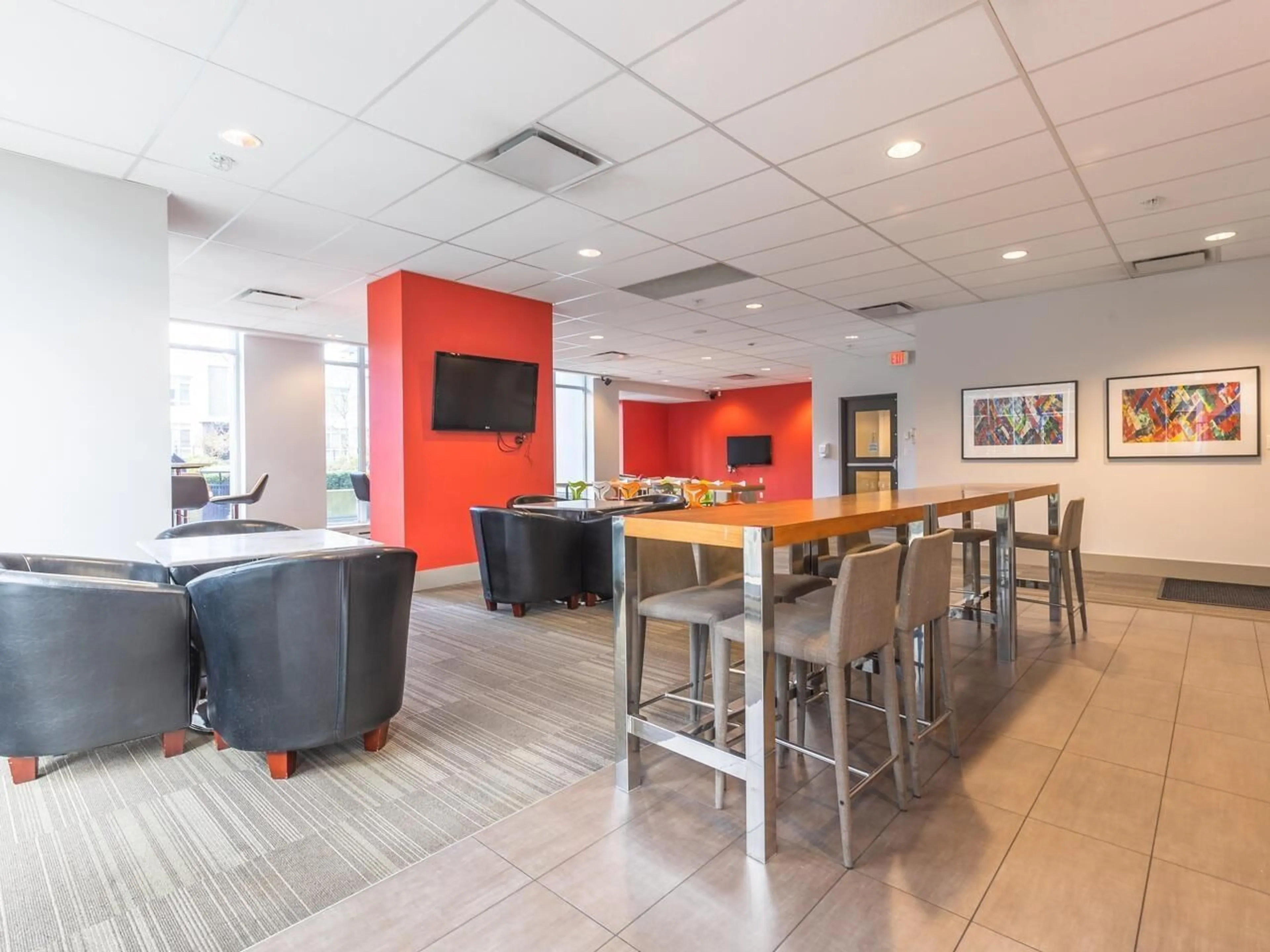 Lobby for 802 - 13325 102A, Surrey British Columbia V3T0J5