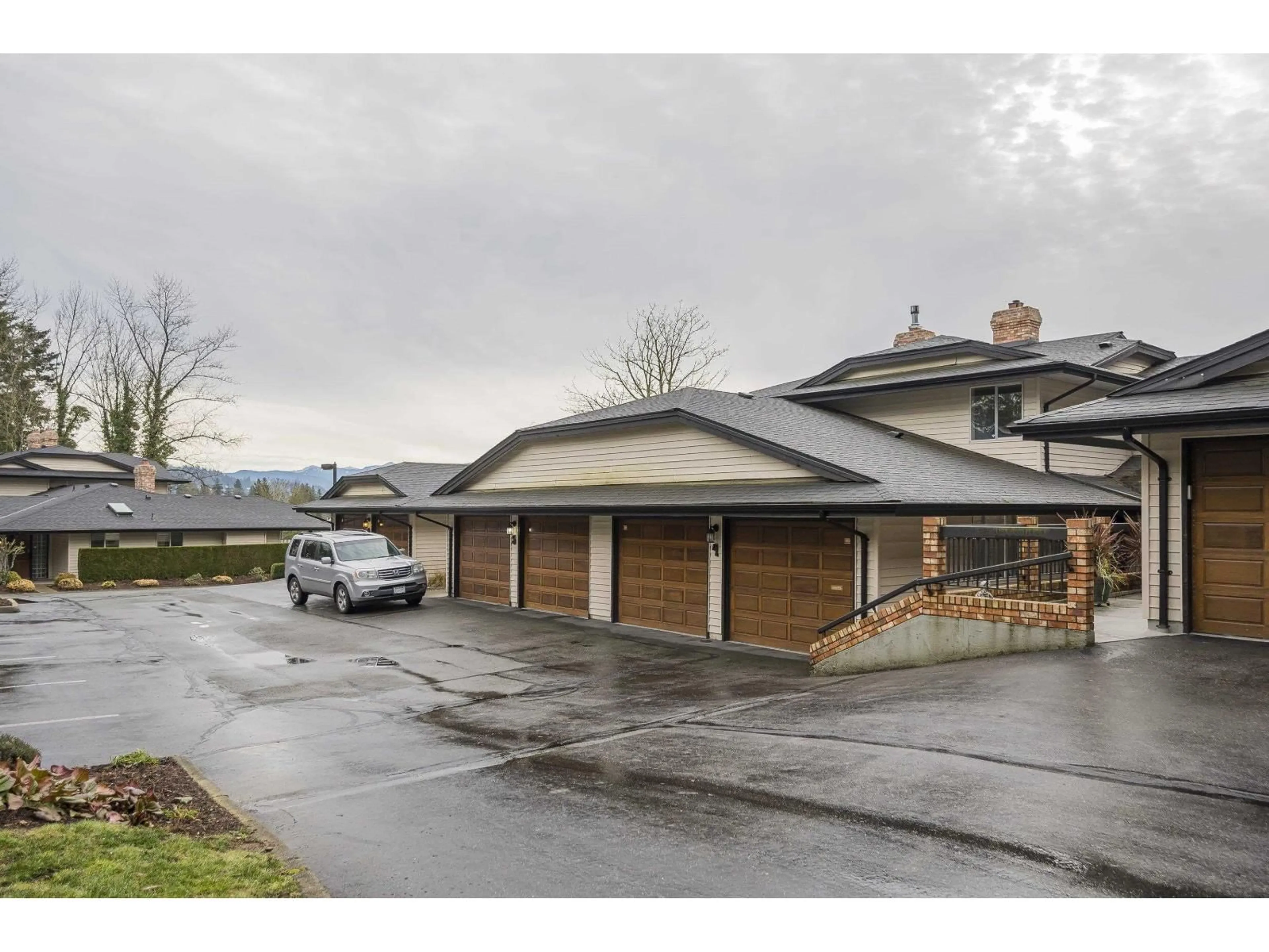 Unknown for 4 - 32890 MILL LAKE, Abbotsford British Columbia V2S8G5
