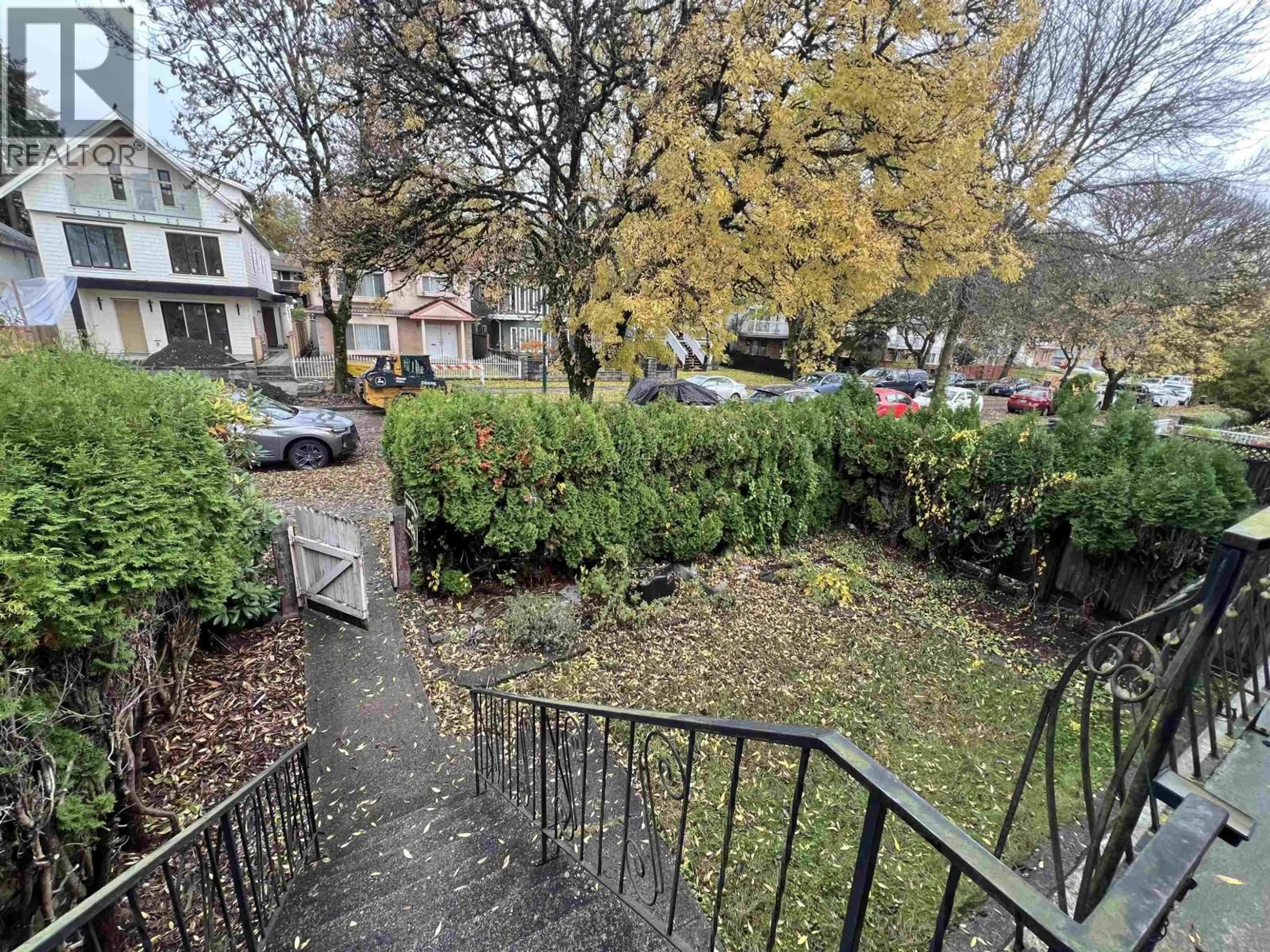 A pic from outside/outdoor area/front of a property/back of a property/a pic from drone, city buildings view from balcony for 3438 NAPIER STREET, Vancouver British Columbia V5K2X6