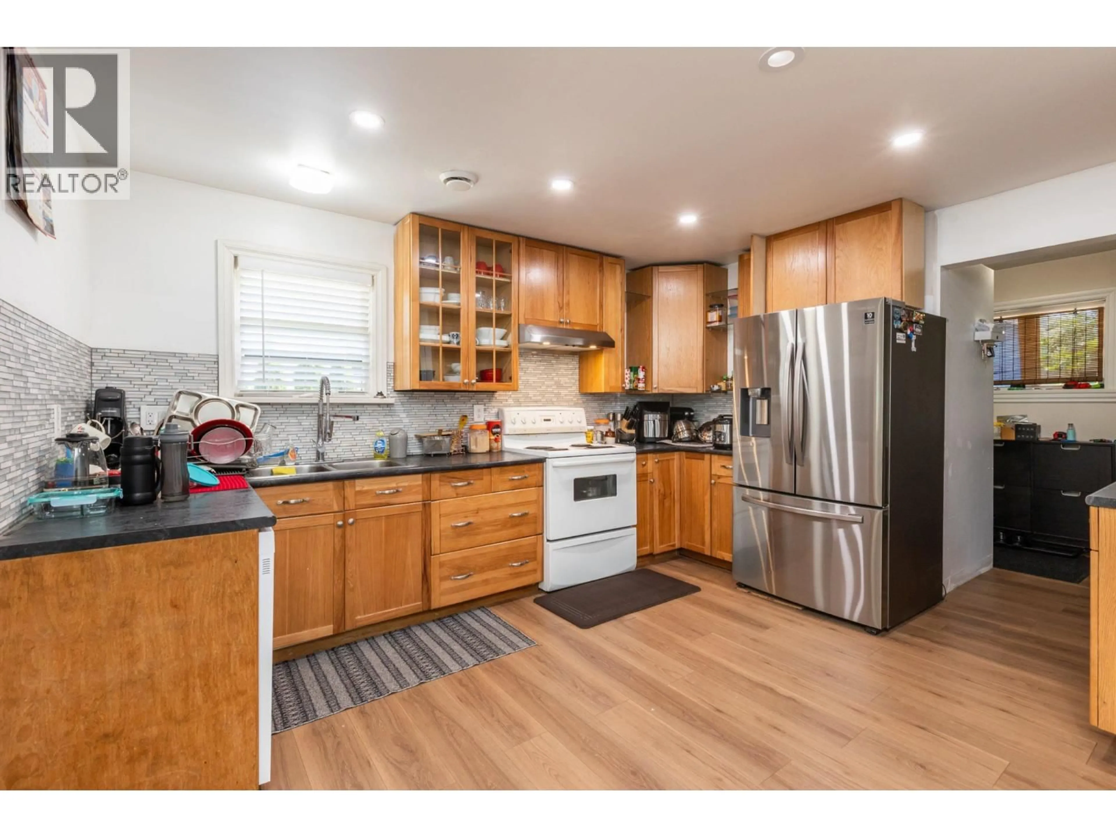 Open concept kitchen, wood/laminate floor for 20514 WESTFIELD AVENUE, Maple Ridge British Columbia V2X1L2