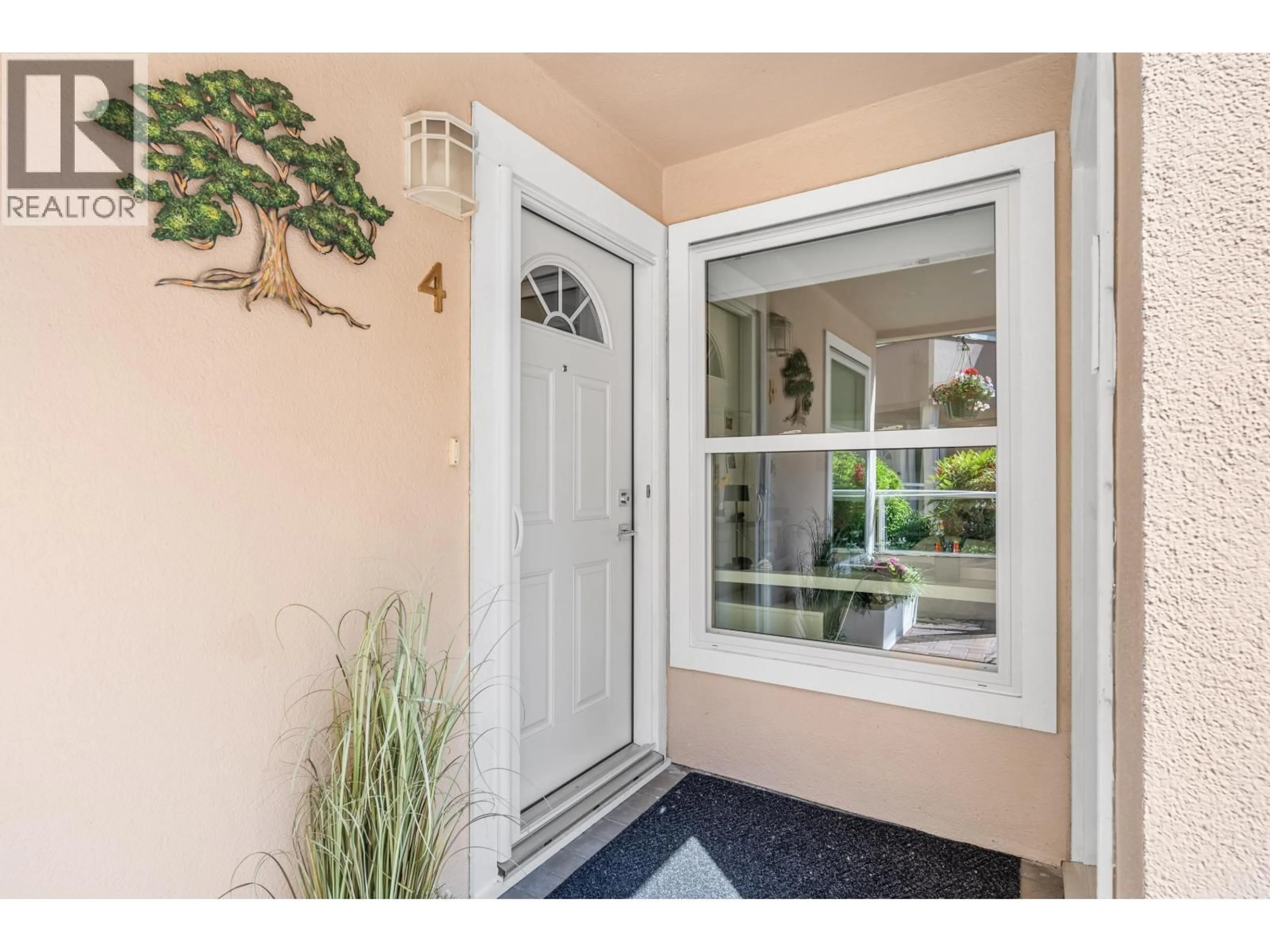Indoor entryway for 4 - 2425 EDGEMONT BOULEVARD, North Vancouver British Columbia V7P2L2