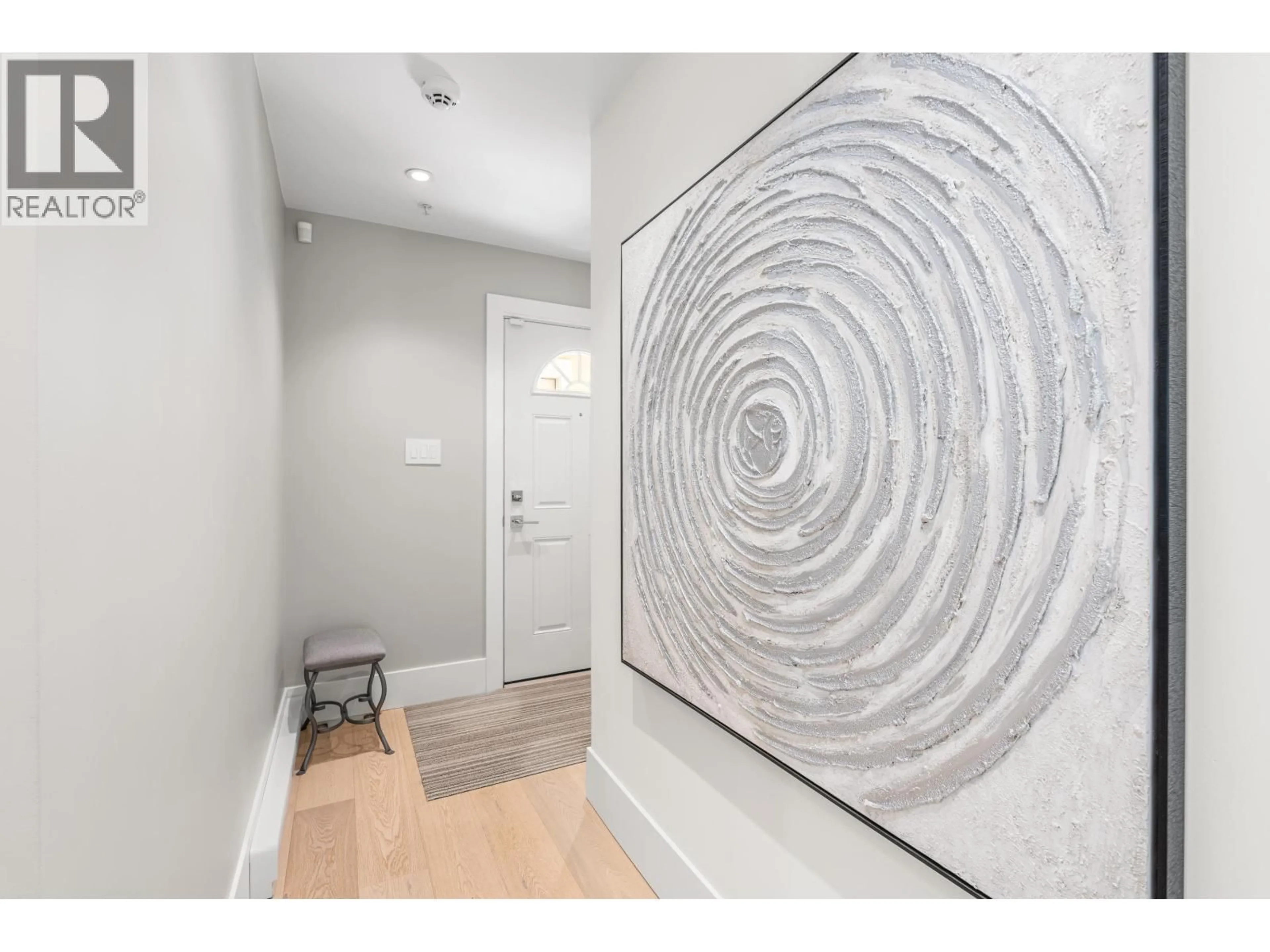 Indoor entryway for 4 - 2425 EDGEMONT BOULEVARD, North Vancouver British Columbia V7P2L2