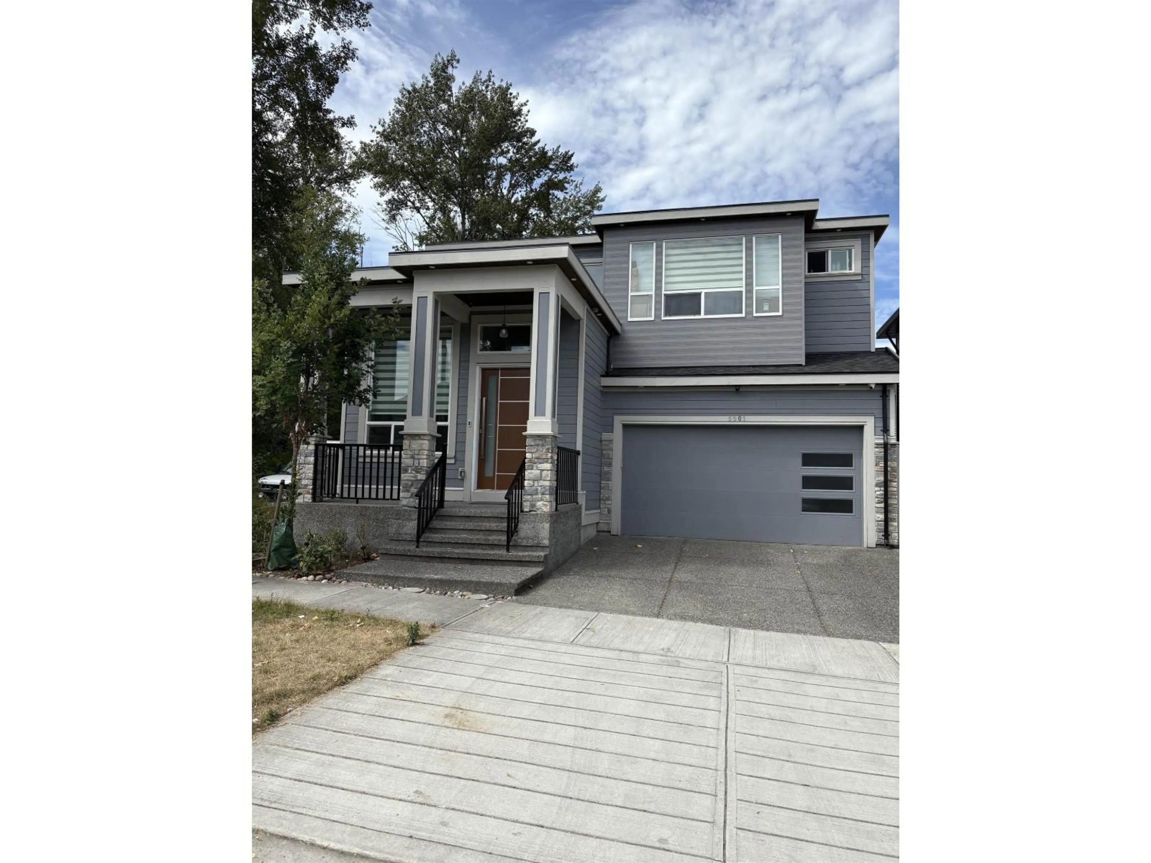 Home with vinyl exterior material, street for 5901 141, Surrey British Columbia V3X2R9