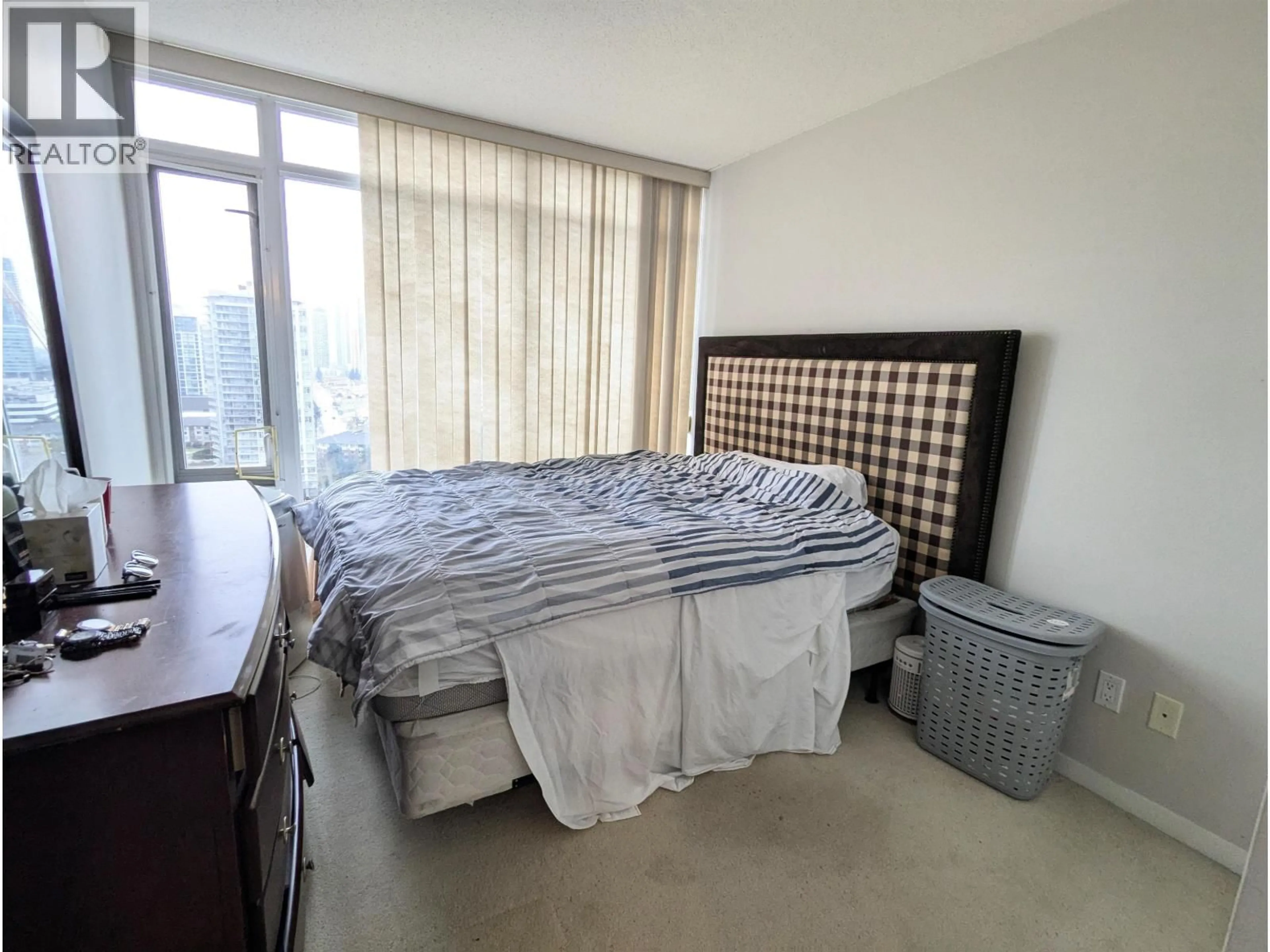 Bedroom with bed, unknown for 2009 - 2133 DOUGLAS ROAD, Burnaby British Columbia V5C0E9