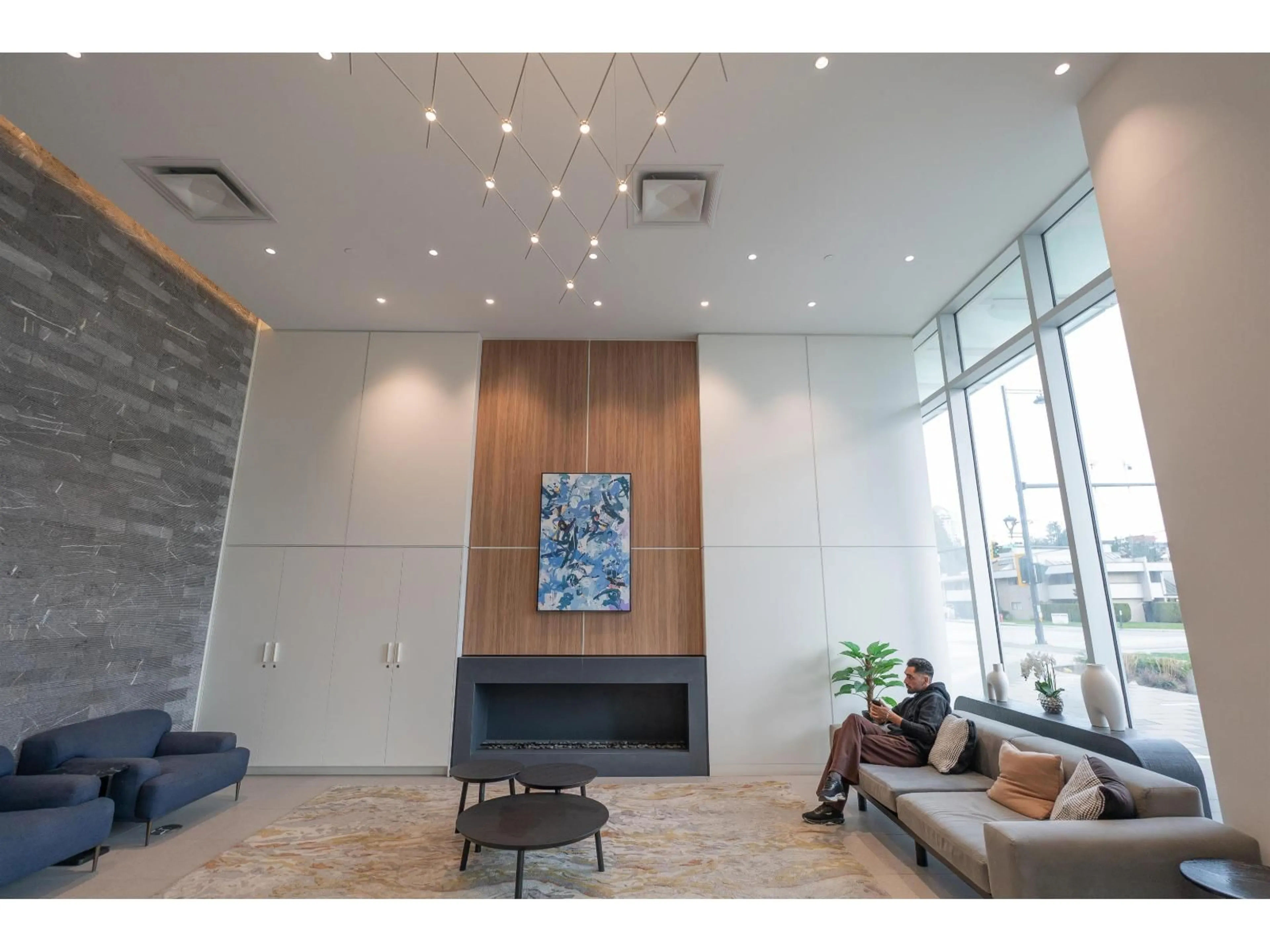 Indoor foyer for 912 - 13685 102, Surrey British Columbia V3T1N7