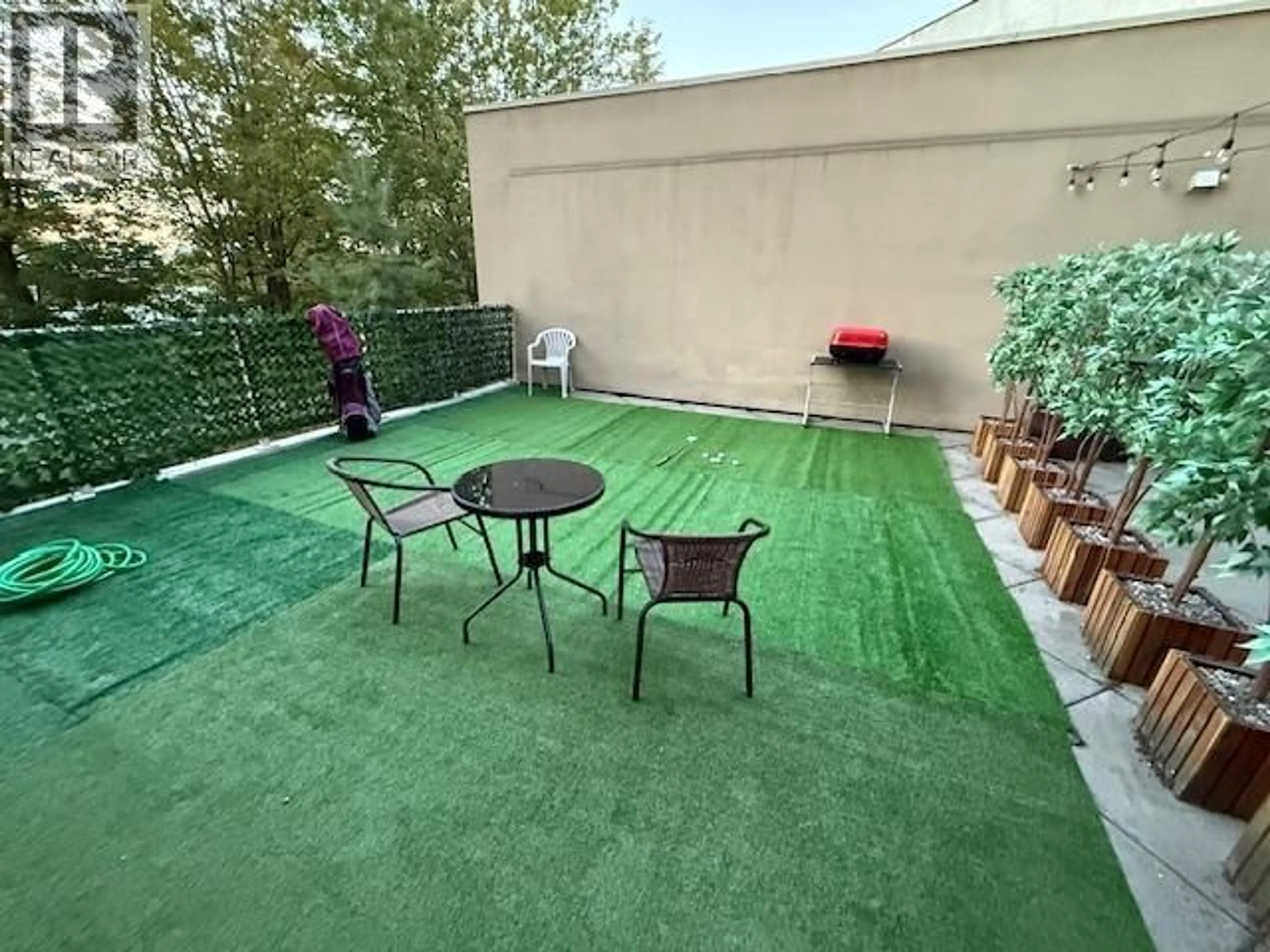 Patio, street for 205 - 8246 LANSDOWNE ROAD, Richmond British Columbia V6X1B9
