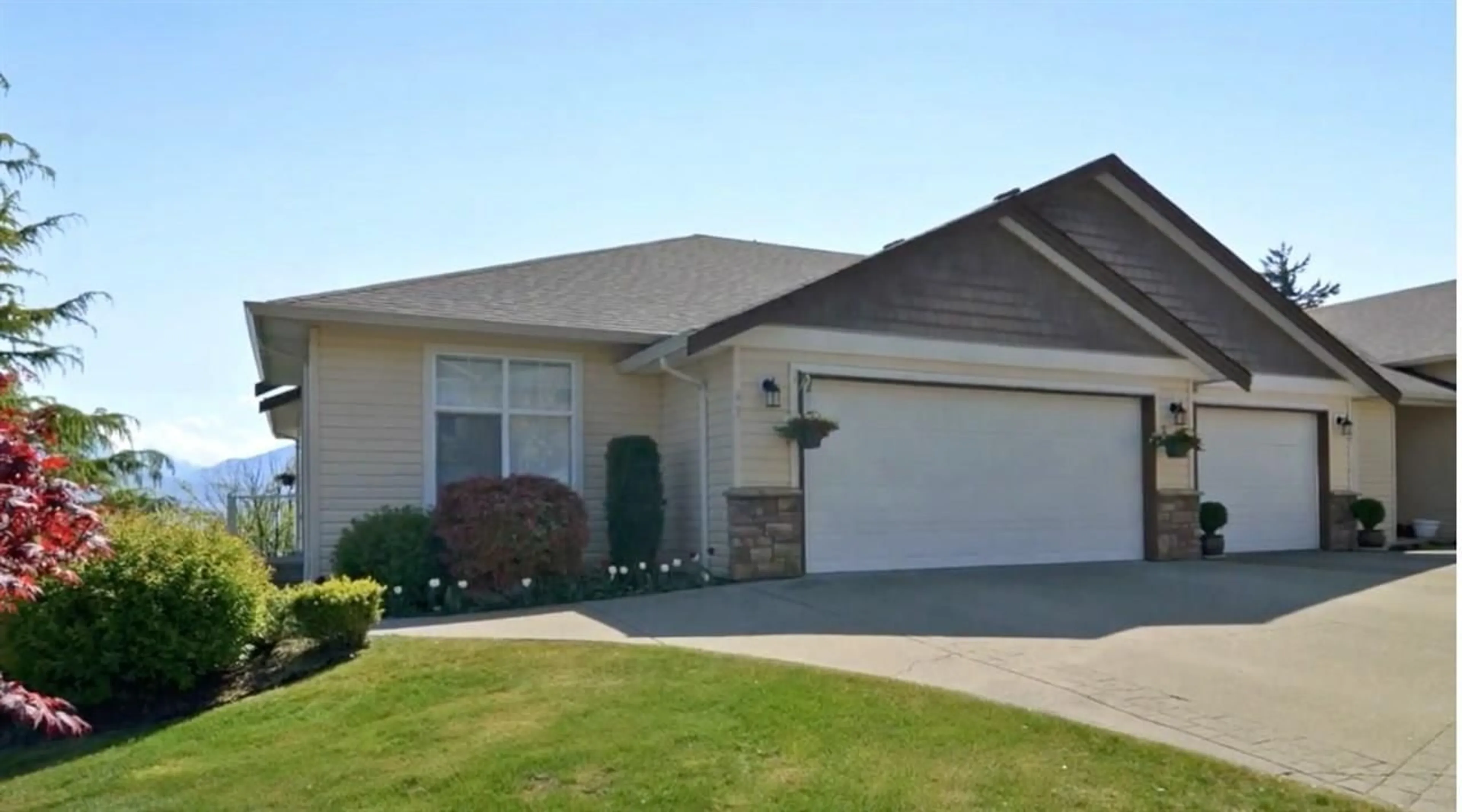Home with vinyl exterior material, street for 47 - 8590 SUNRISE DRIVE, Chilliwack British Columbia V2R3Z4