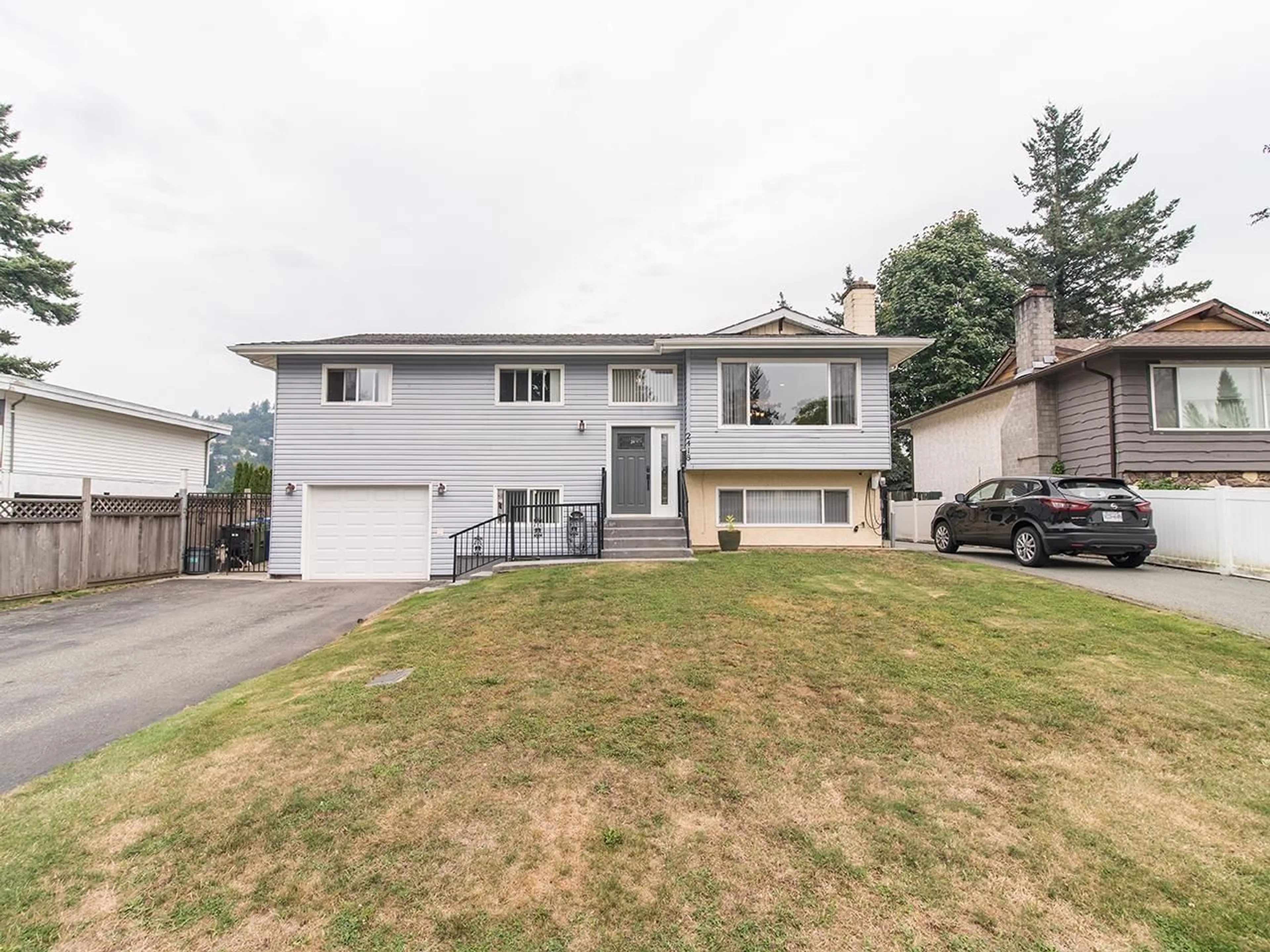 Home with vinyl exterior material, street for 2418 GUILFORD, Abbotsford British Columbia V2S5M2
