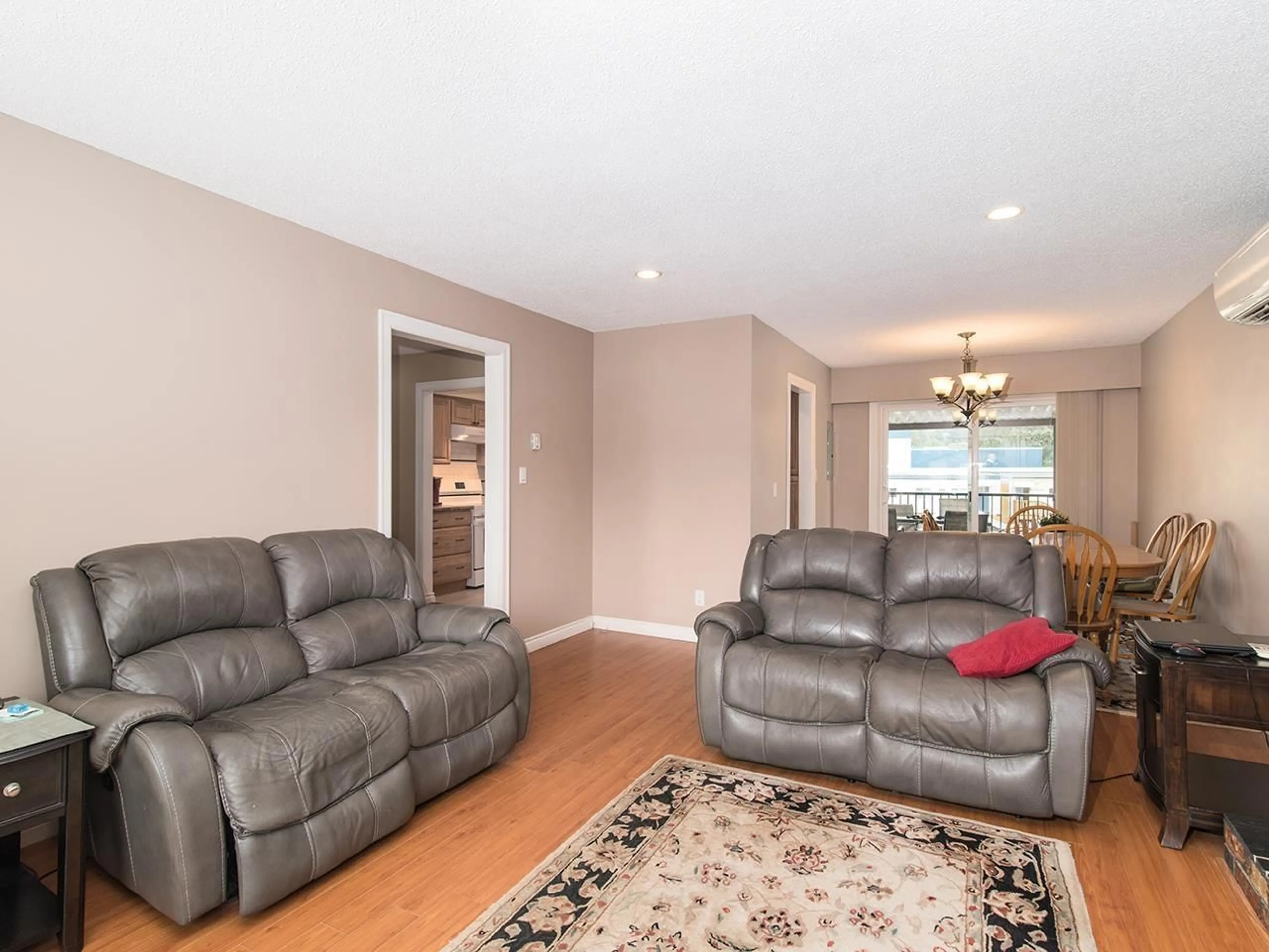 Living room with furniture, unknown for 2418 GUILFORD, Abbotsford British Columbia V2S5M2