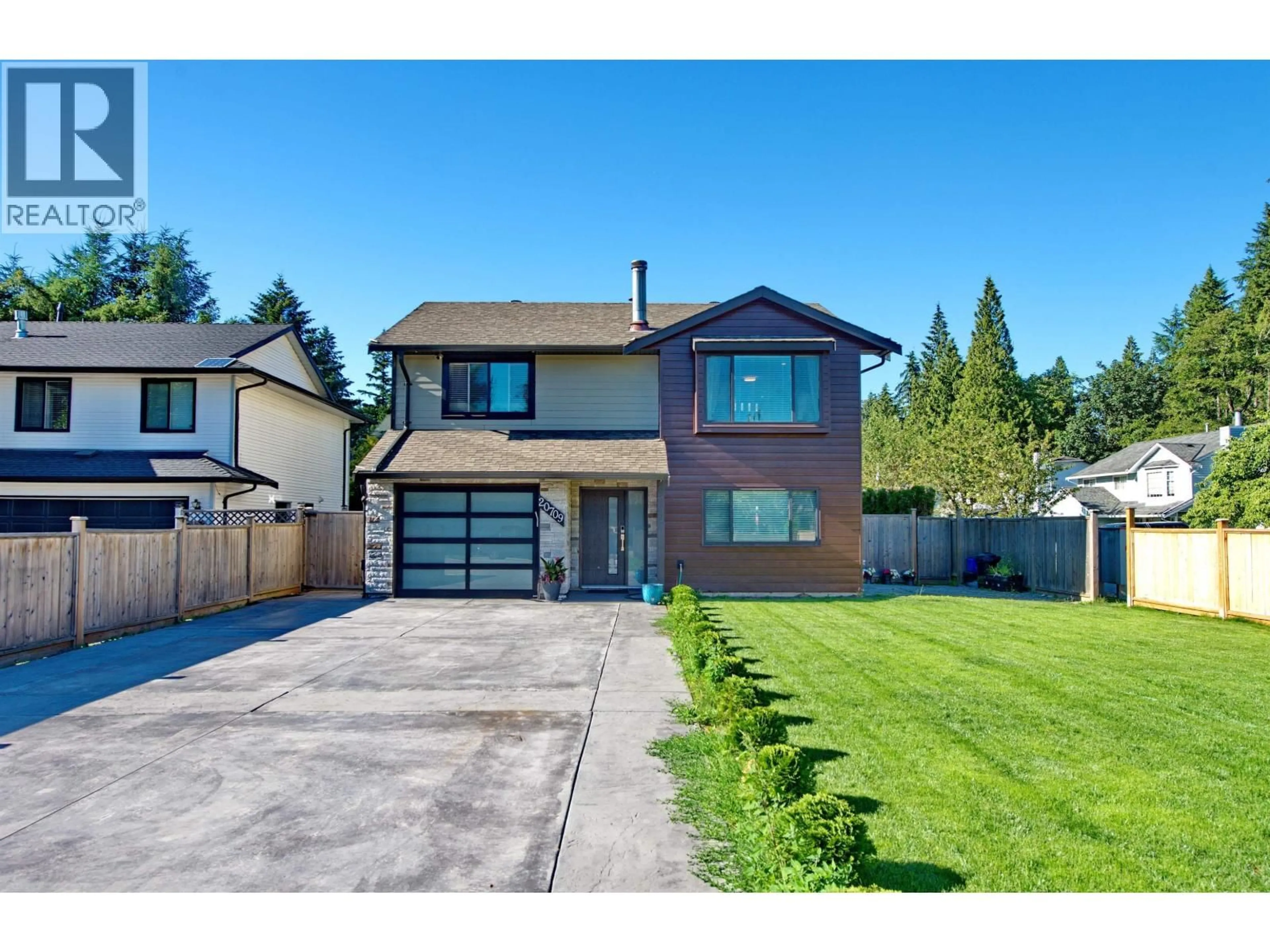 Home with vinyl exterior material, street for 20709 120B AVENUE, Maple Ridge British Columbia V2X9T5