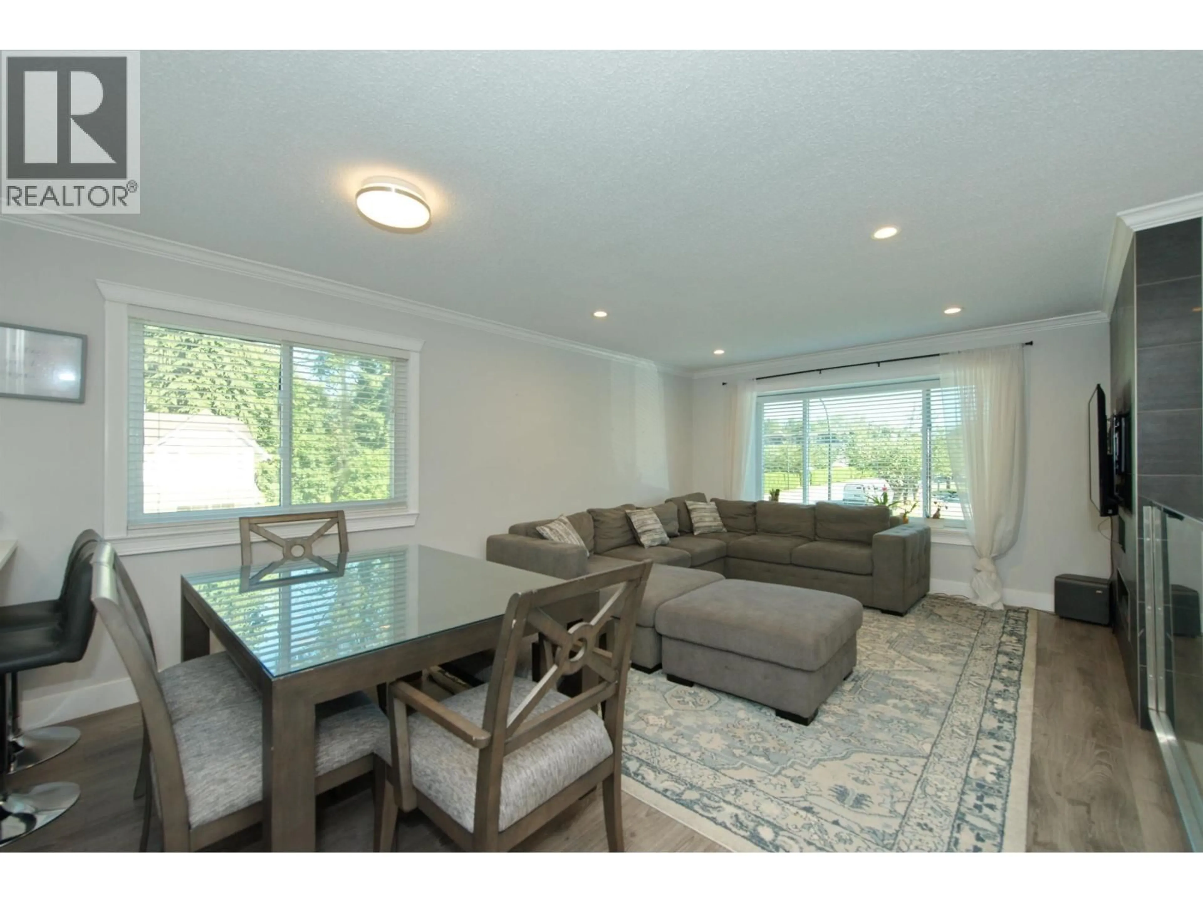 Living room with furniture, wood/laminate floor for 20709 120B AVENUE, Maple Ridge British Columbia V2X9T5