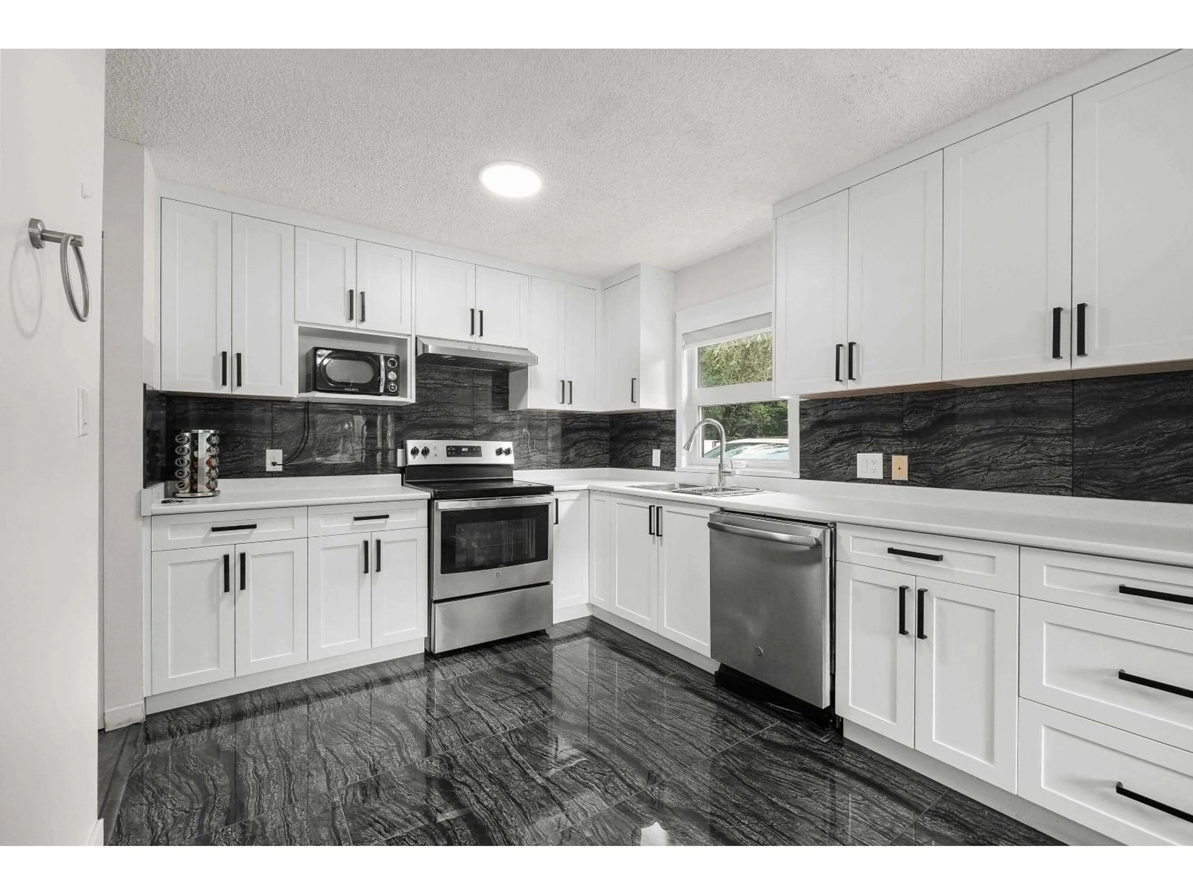 Open concept kitchen, ceramic/tile floor for 13349 70B, Surrey British Columbia V3W7Z3