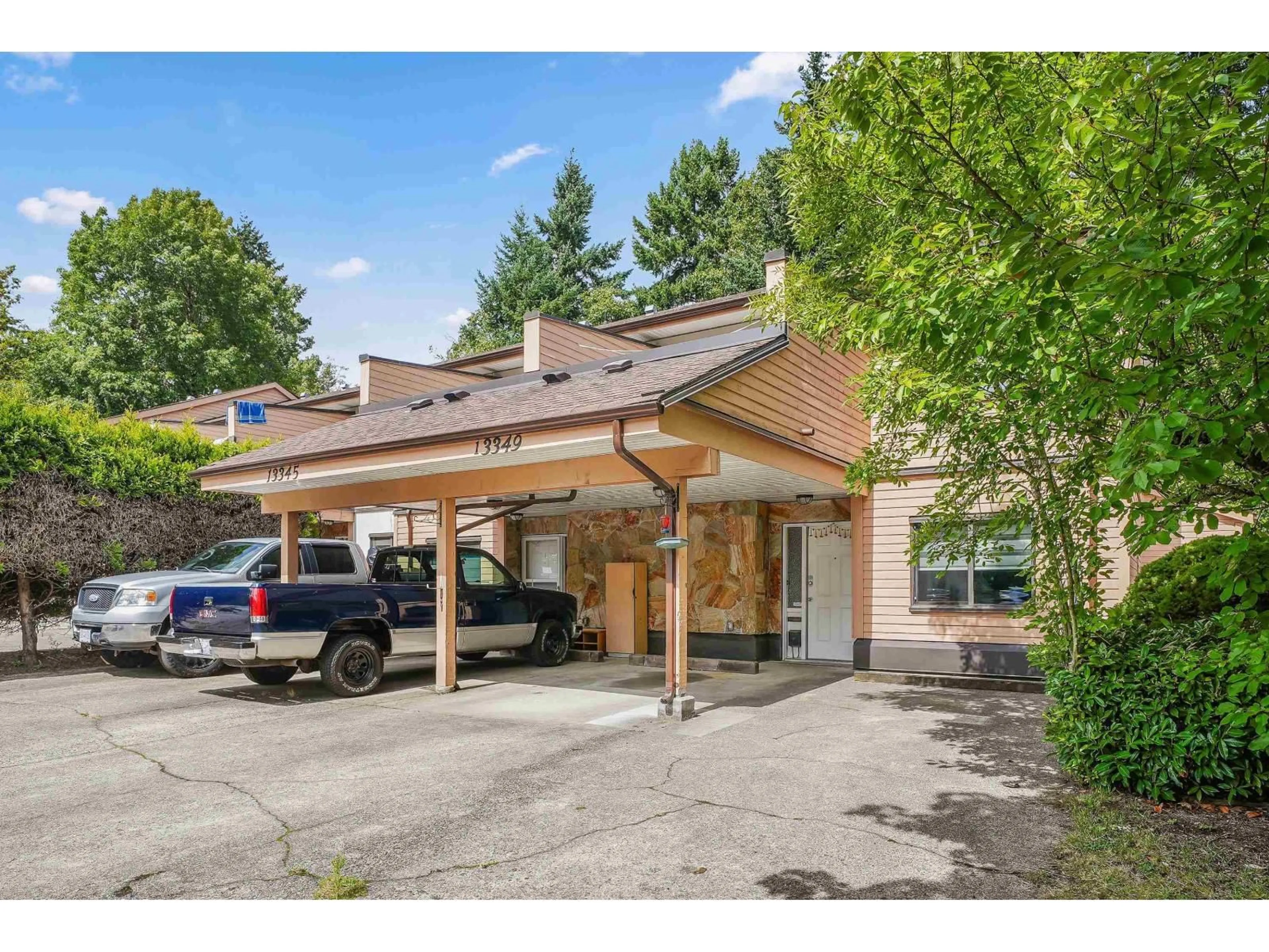 Indoor foyer for 13349 70B, Surrey British Columbia V3W7Z3