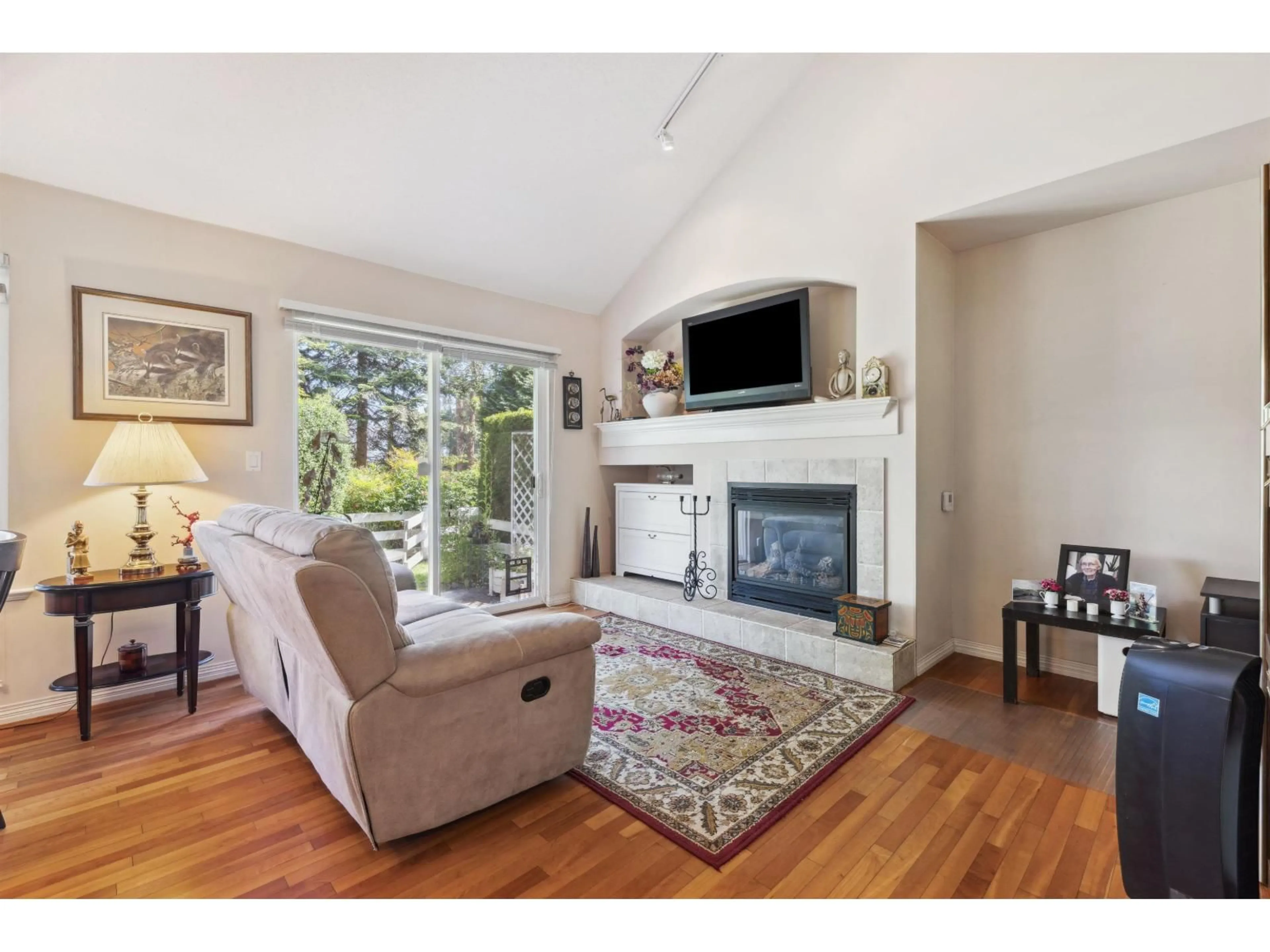 Living room with furniture, unknown for 49 - 17097 64, Surrey British Columbia V3S1Y5