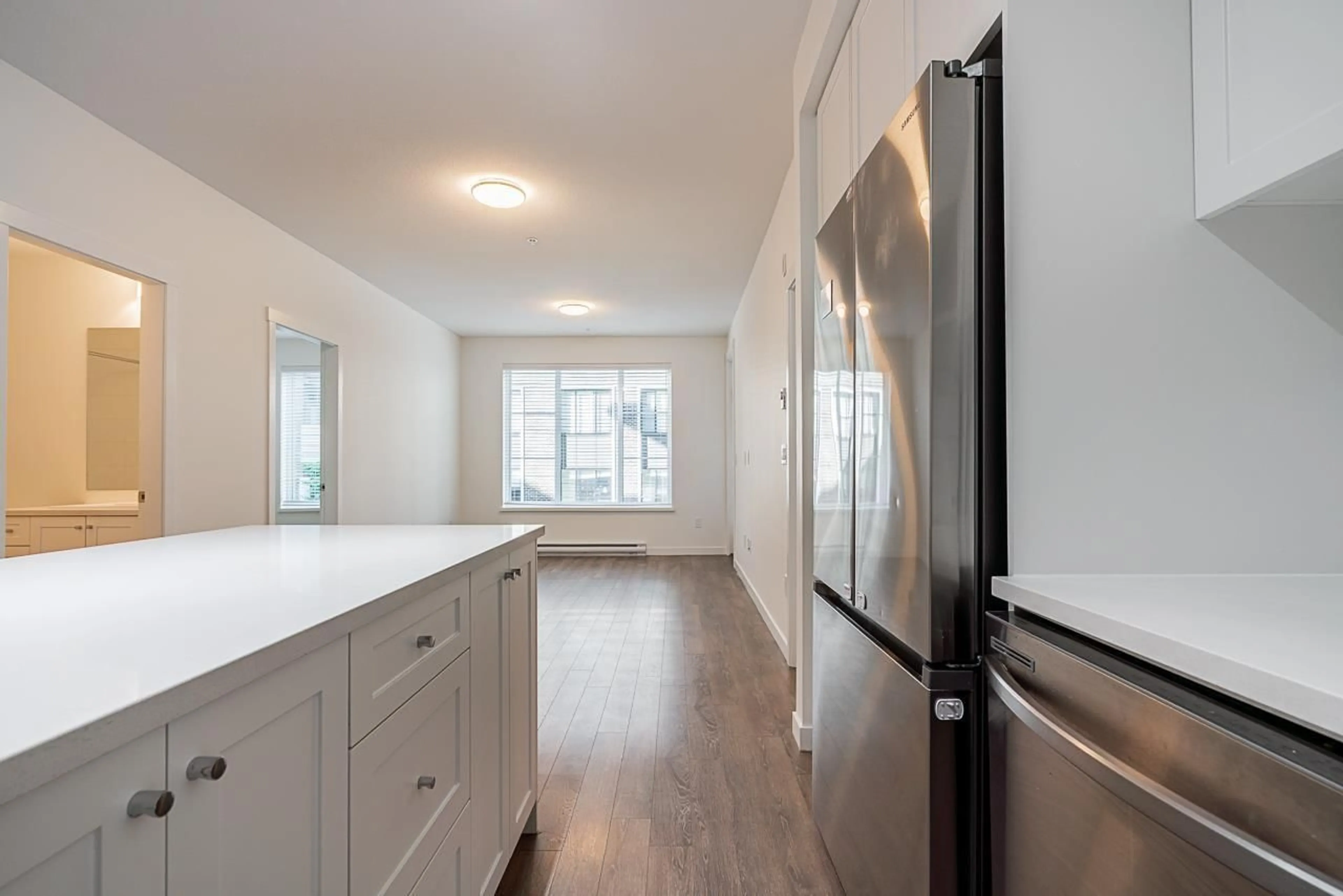 Open concept kitchen, unknown for 210 - 15825 85, Surrey British Columbia V4N6W9