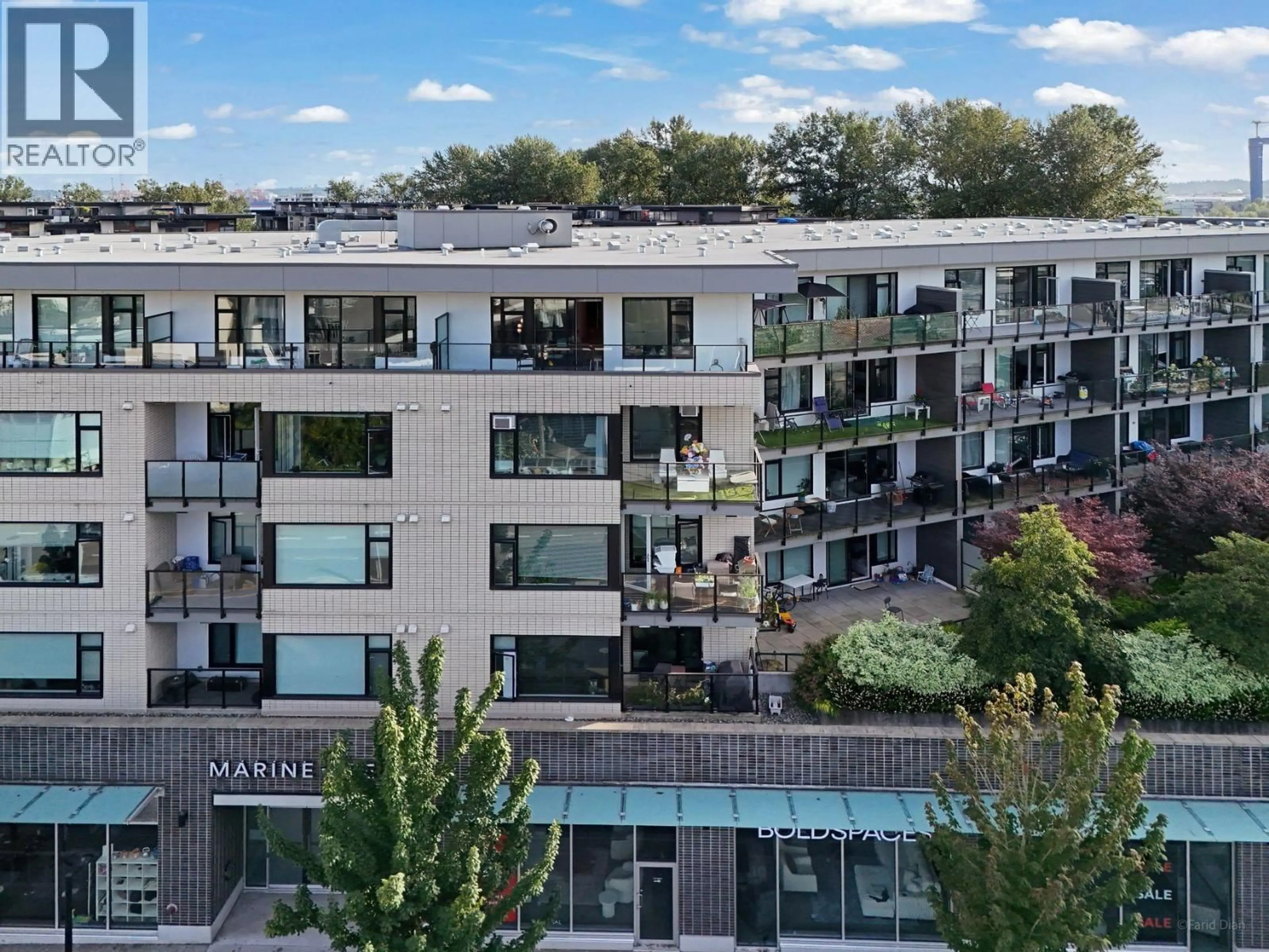 A pic from outside/outdoor area/front of a property/back of a property/a pic from drone, city buildings view from balcony for 520 - 725 MARINE DRIVE, North Vancouver British Columbia V7M0G2