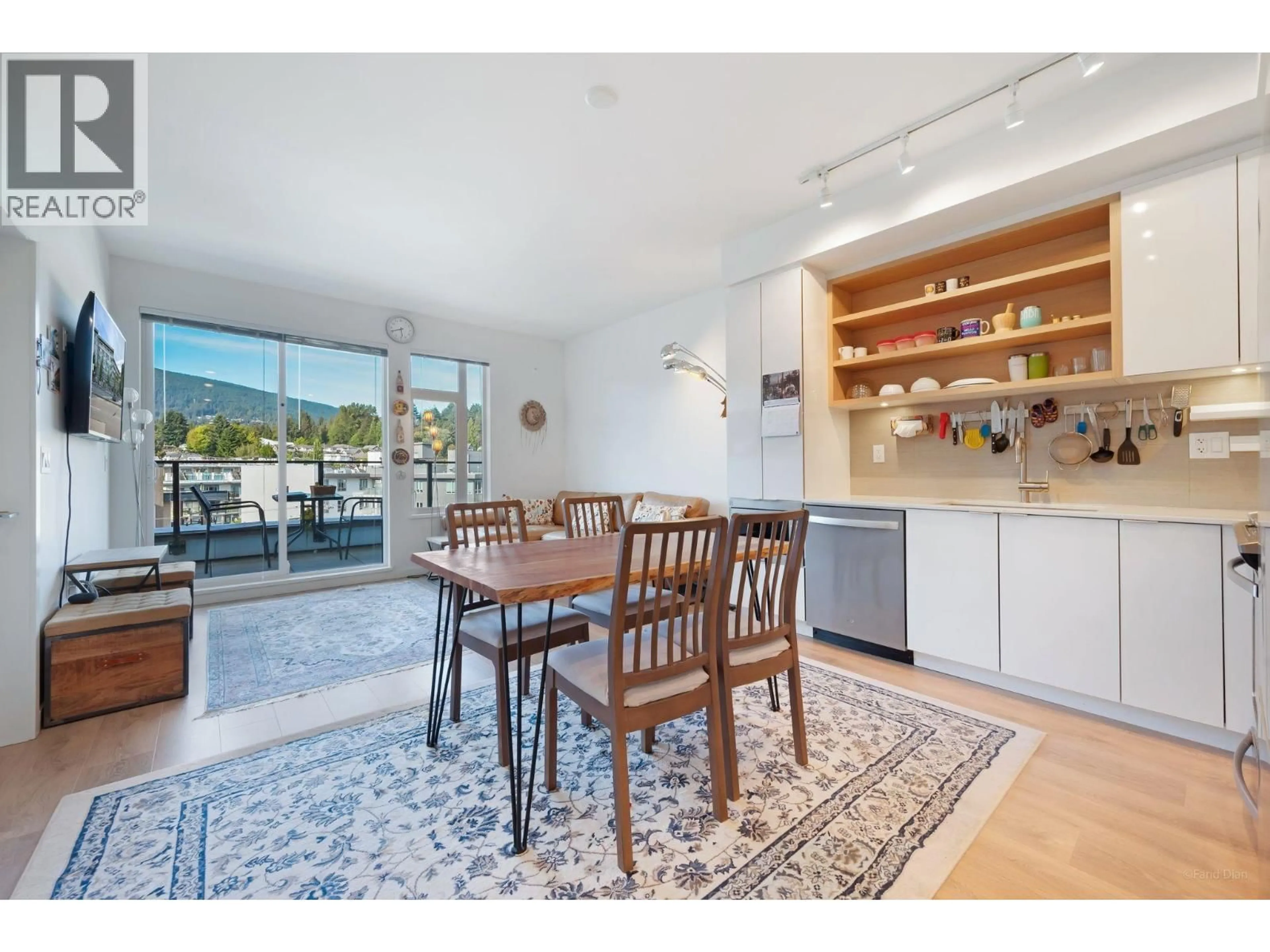 Open concept kitchen, unknown for 520 - 725 MARINE DRIVE, North Vancouver British Columbia V7M0G2