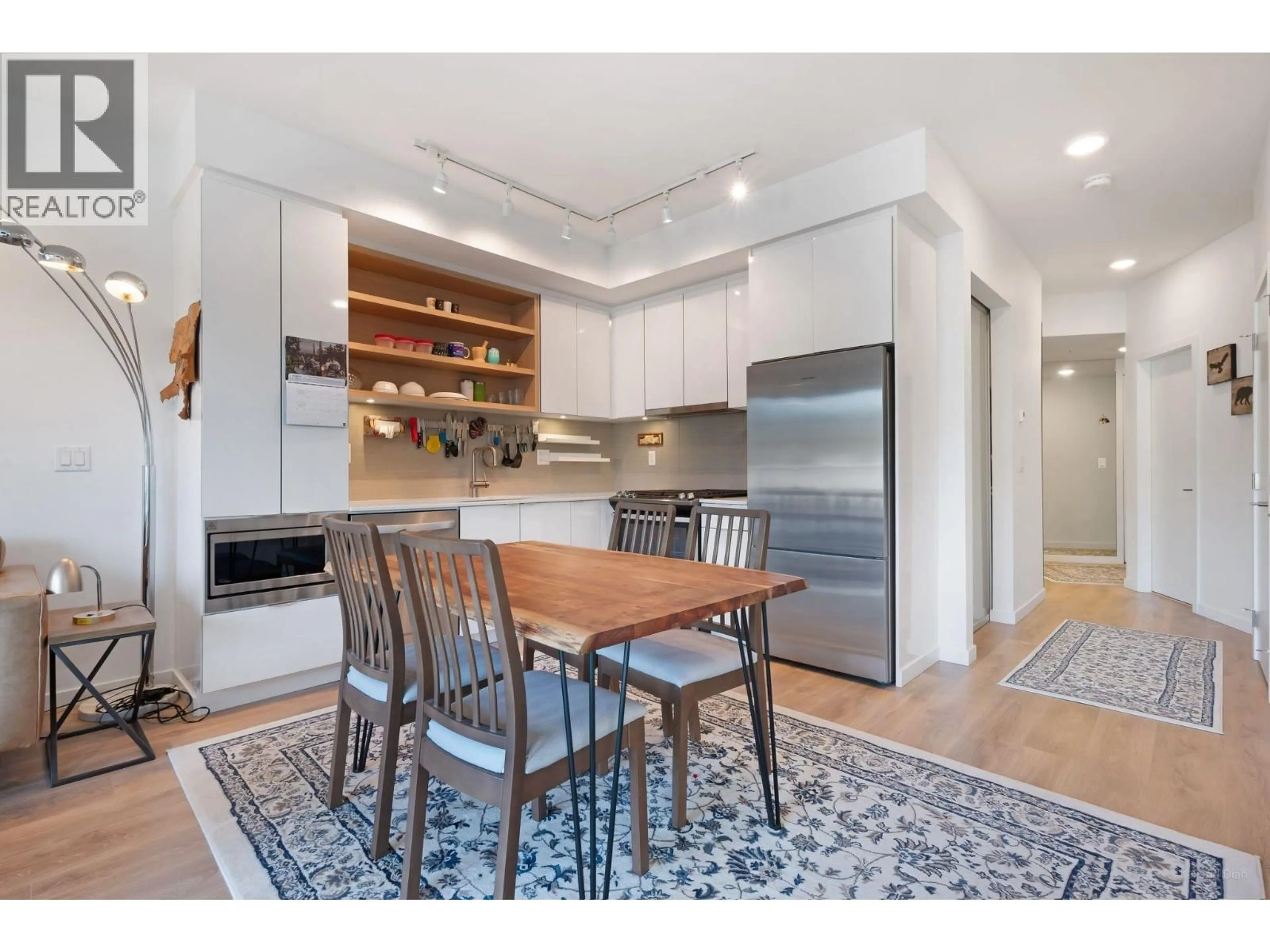 Open concept kitchen, wood/laminate floor for 520 - 725 MARINE DRIVE, North Vancouver British Columbia V7M0G2