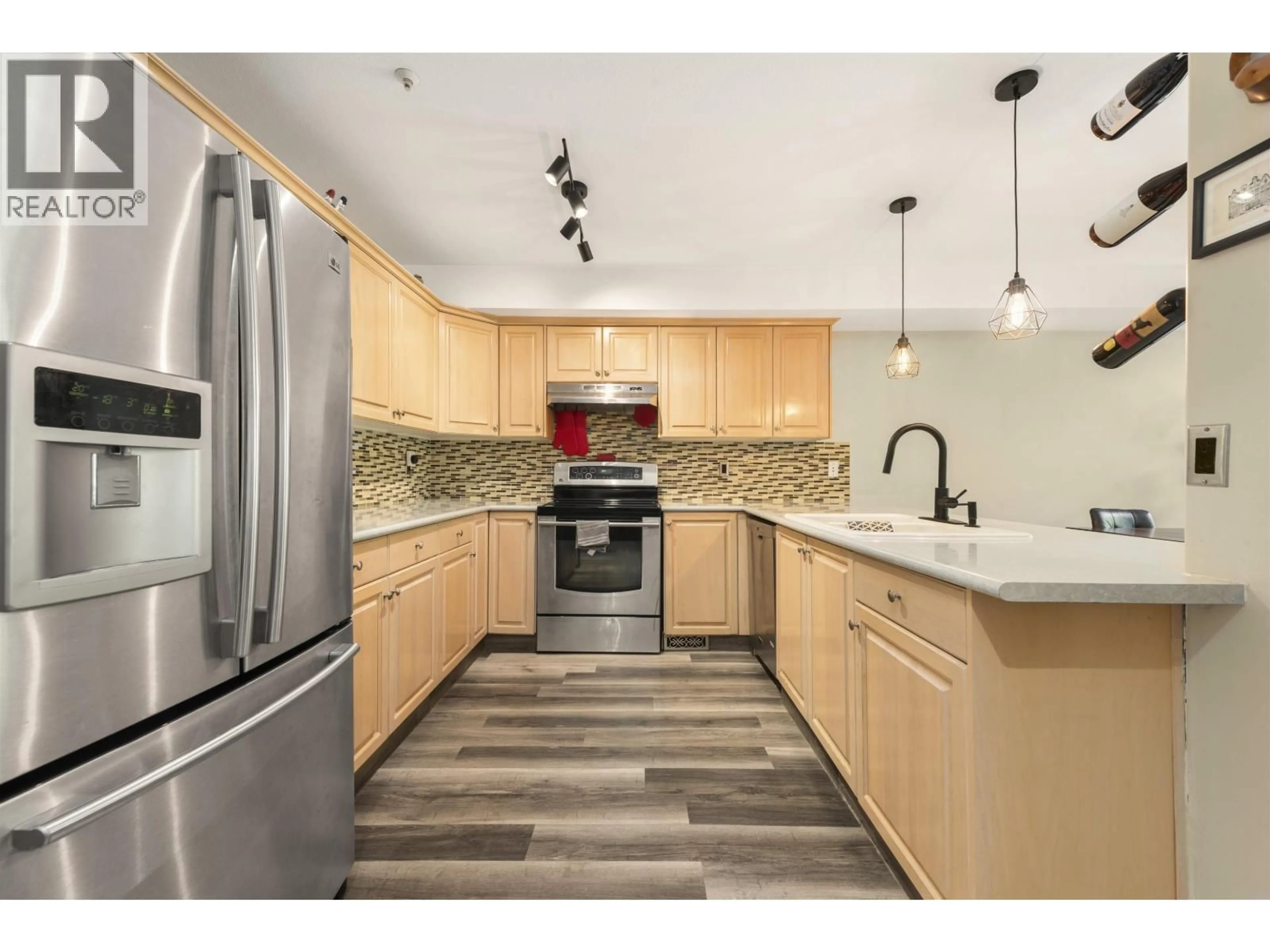 Open concept kitchen, unknown for 20 - 39754 GOVERNMENT ROAD, Squamish British Columbia V8B0G3
