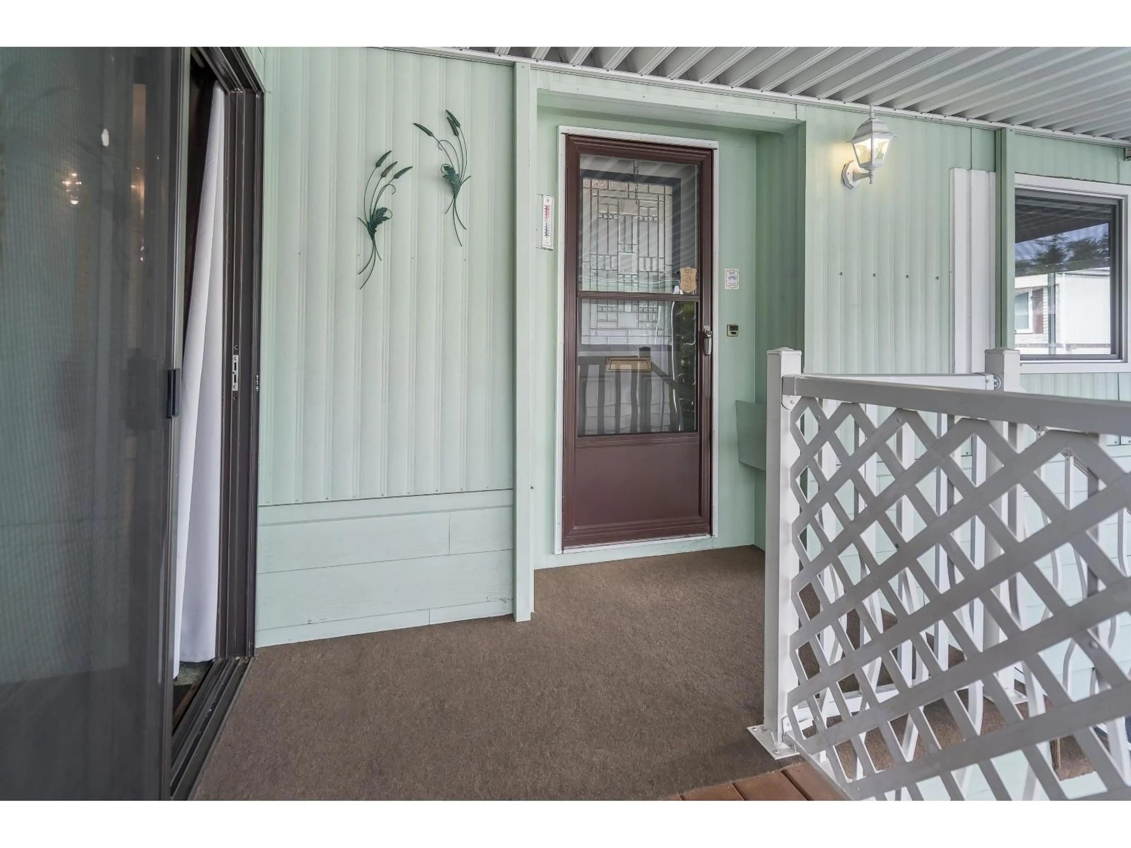 Indoor entryway for 48 - 1640 162, Surrey British Columbia V4A6Y9