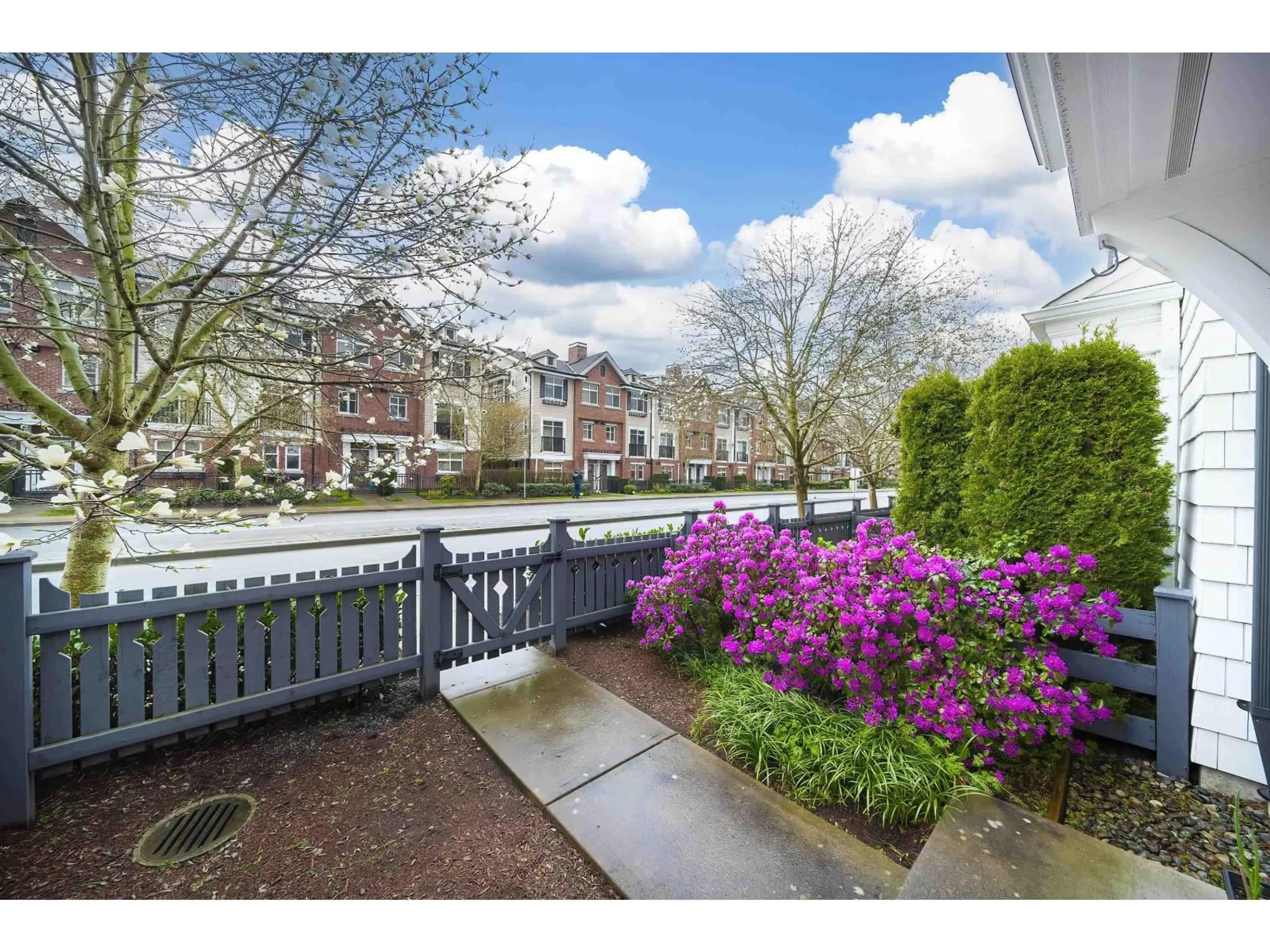 Patio, street for 28 - 8438 207A, Langley British Columbia V2Y0N8