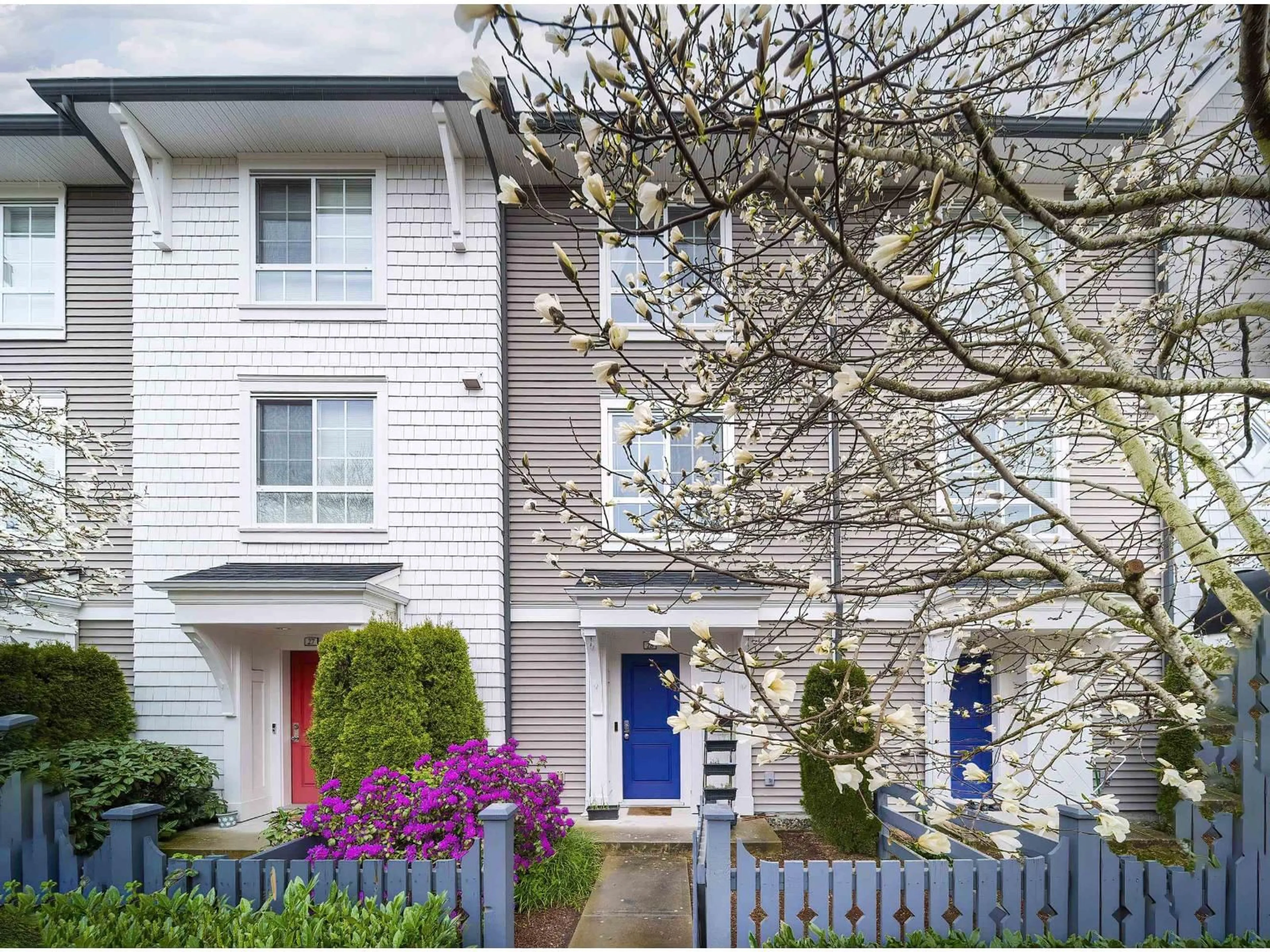 Home with vinyl exterior material, street for 28 - 8438 207A, Langley British Columbia V2Y0N8