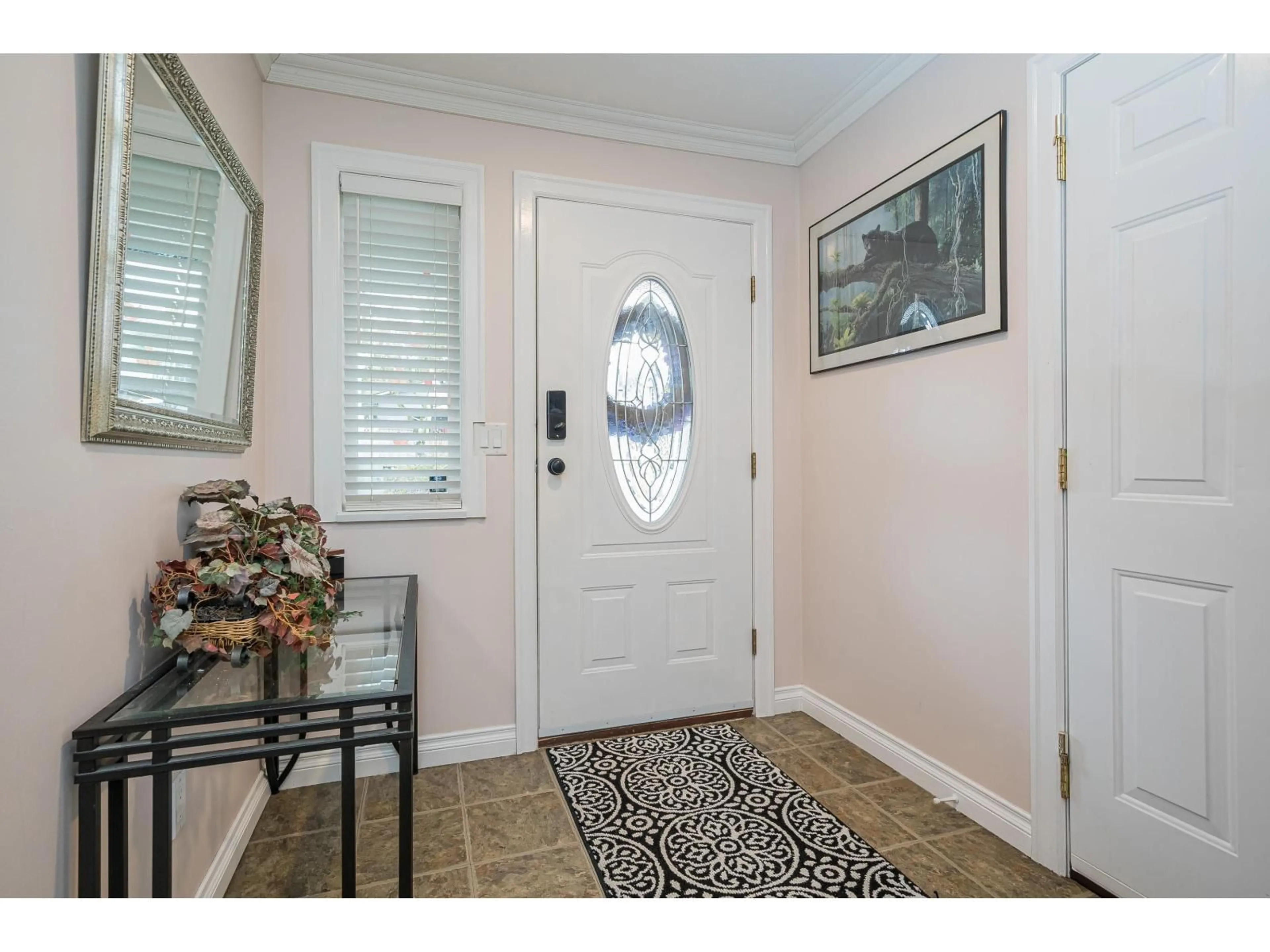 Indoor entryway for 21591 93A, Langley British Columbia V1M2H7