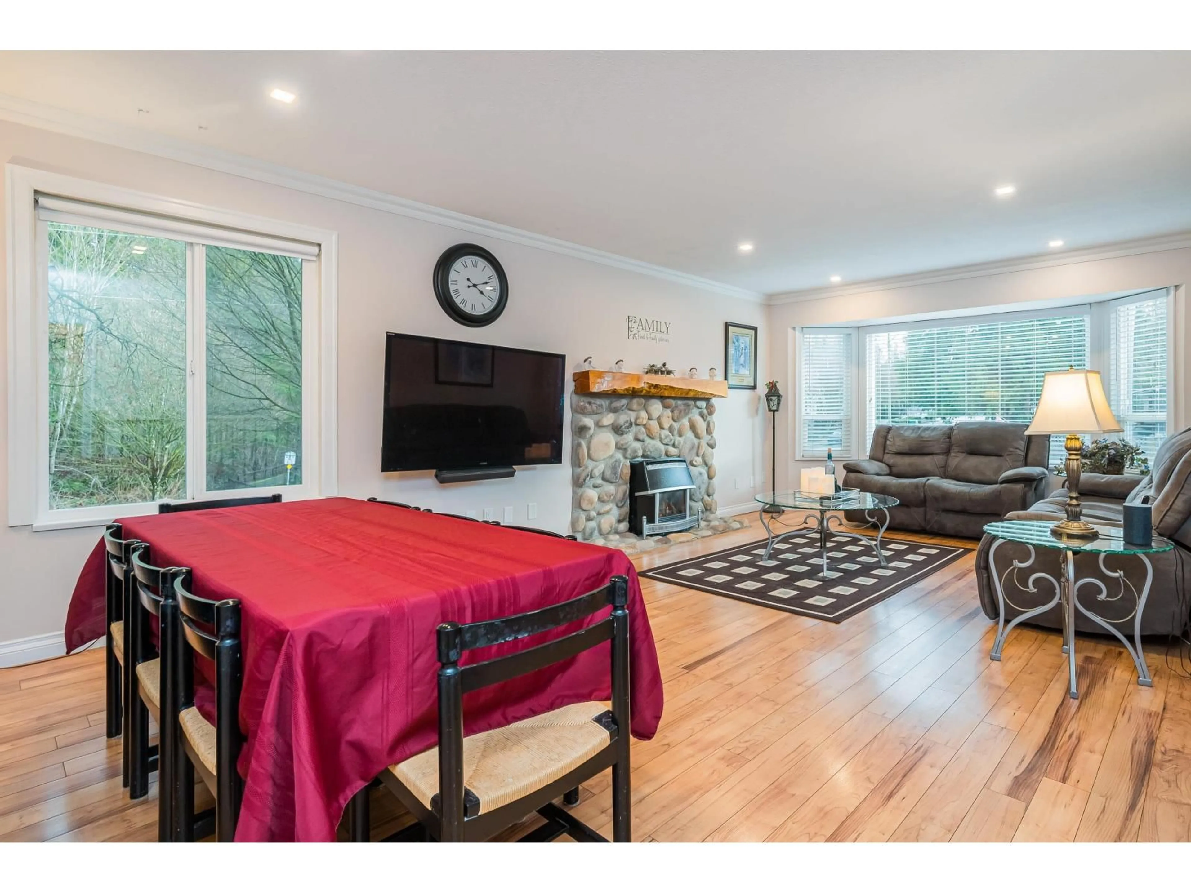 Living room with furniture, wood/laminate floor for 21591 93A, Langley British Columbia V1M2H7