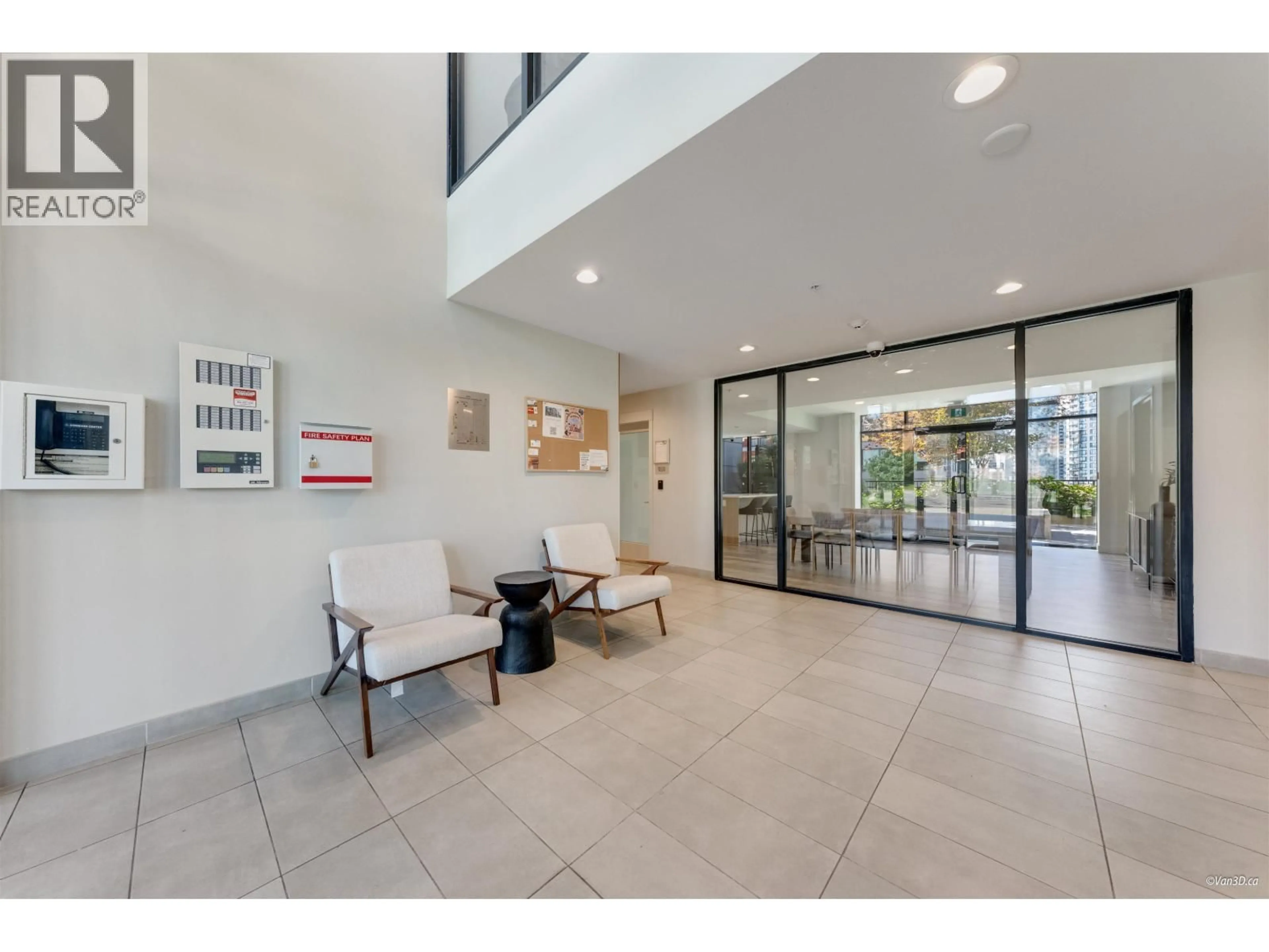 Indoor foyer for 319 - 750 DOGWOOD STREET, Coquitlam British Columbia V3J4B7