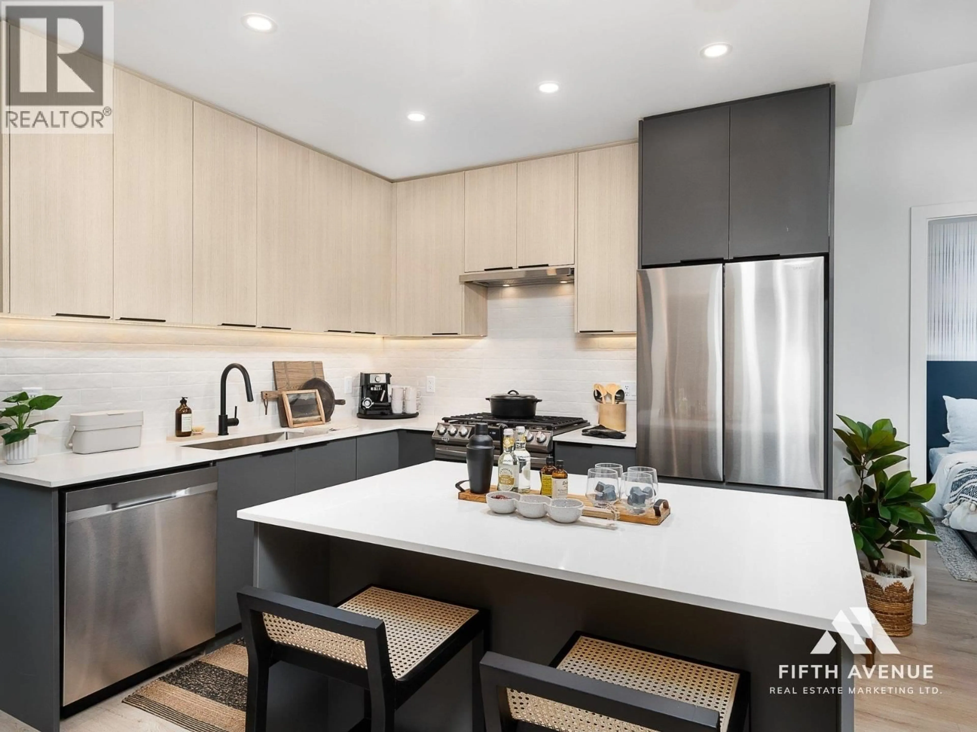 Contemporary kitchen, unknown for 402 - 111 BULLER STREET, Port Moody British Columbia N0N0N0