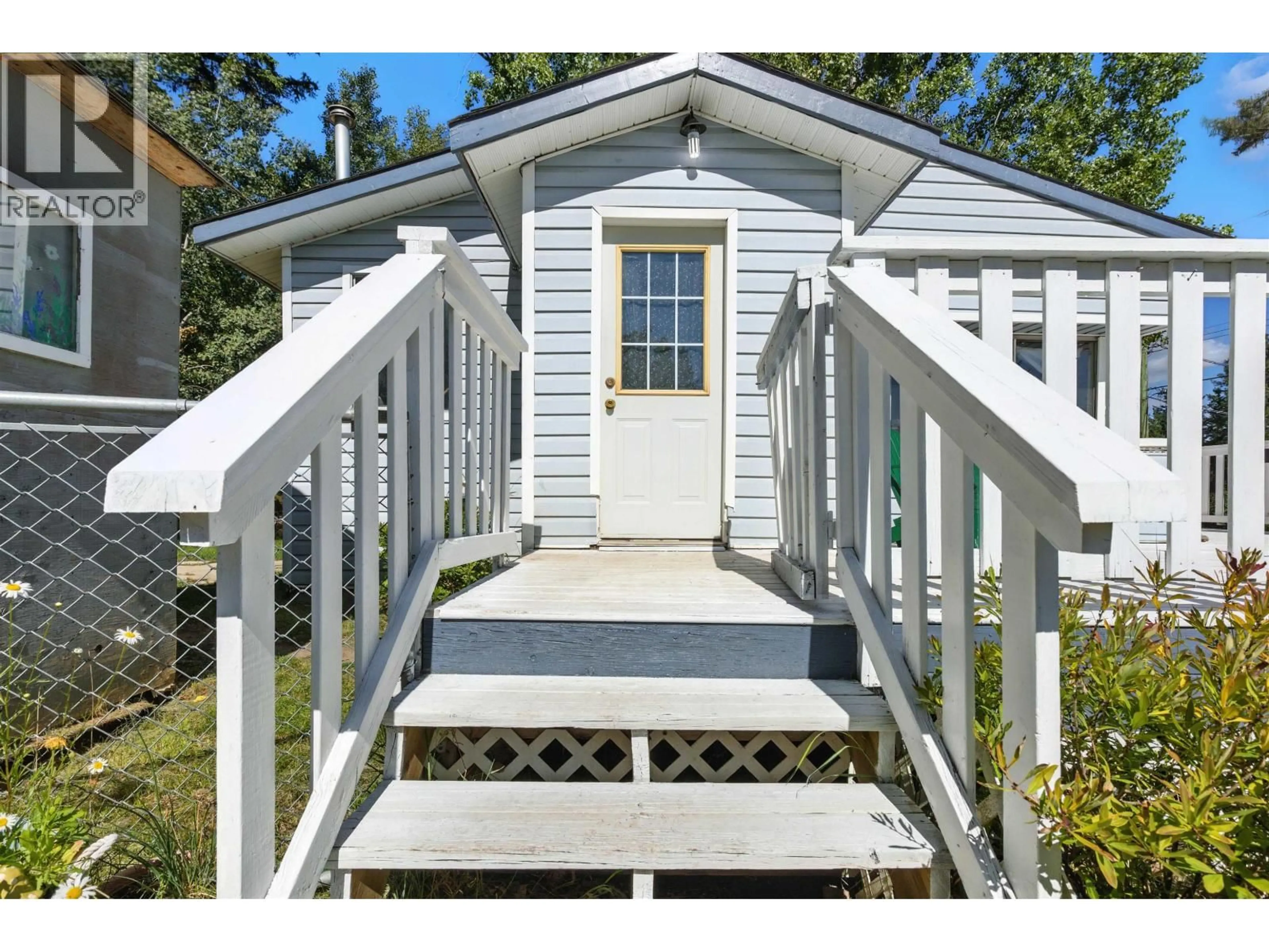 Home with vinyl exterior material, street for 935 BIRCH LANE, Williams Lake British Columbia V2G3R6