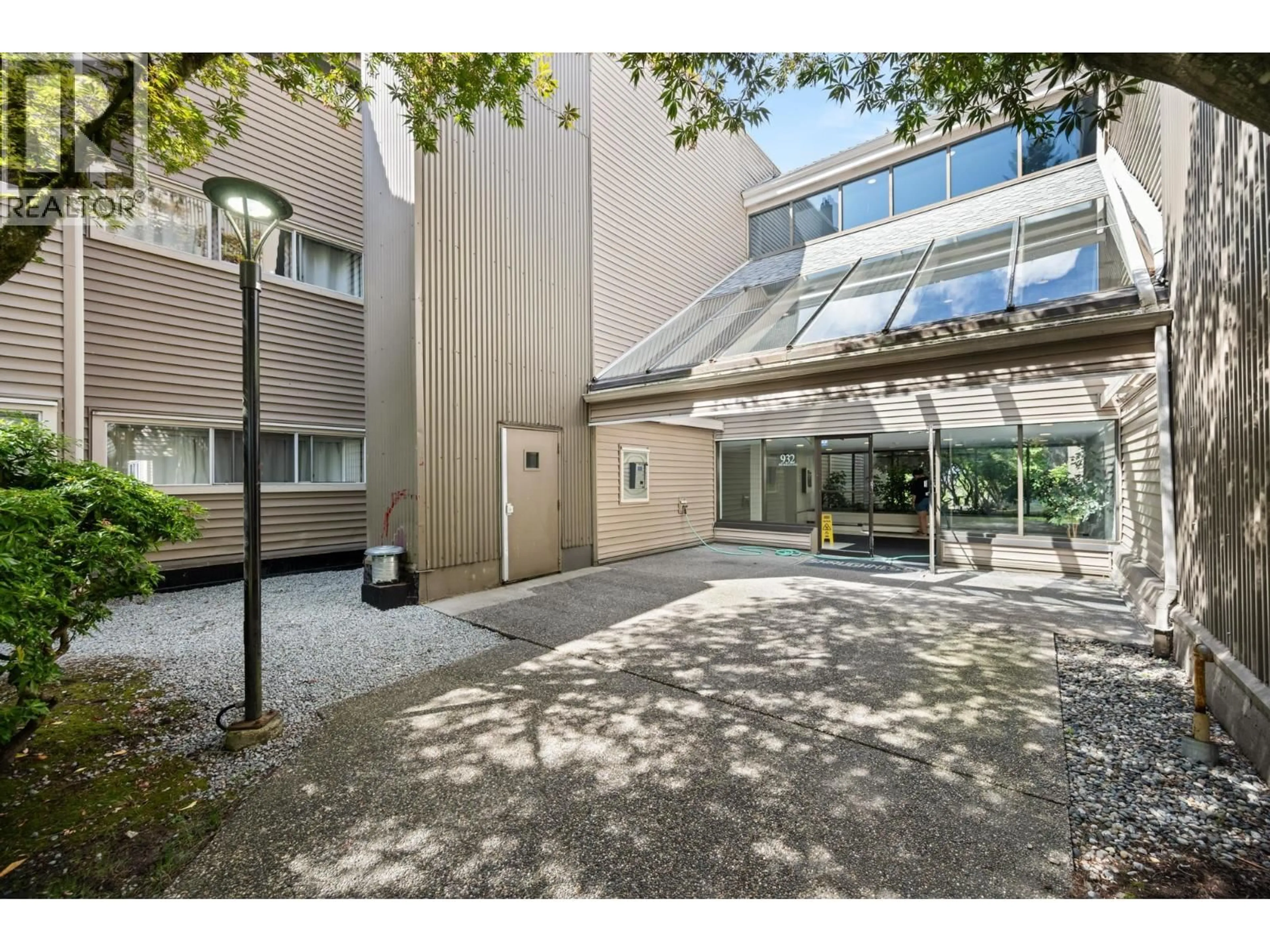 Indoor foyer for 103 - 932 ROBINSON STREET, Coquitlam British Columbia V3J7R8