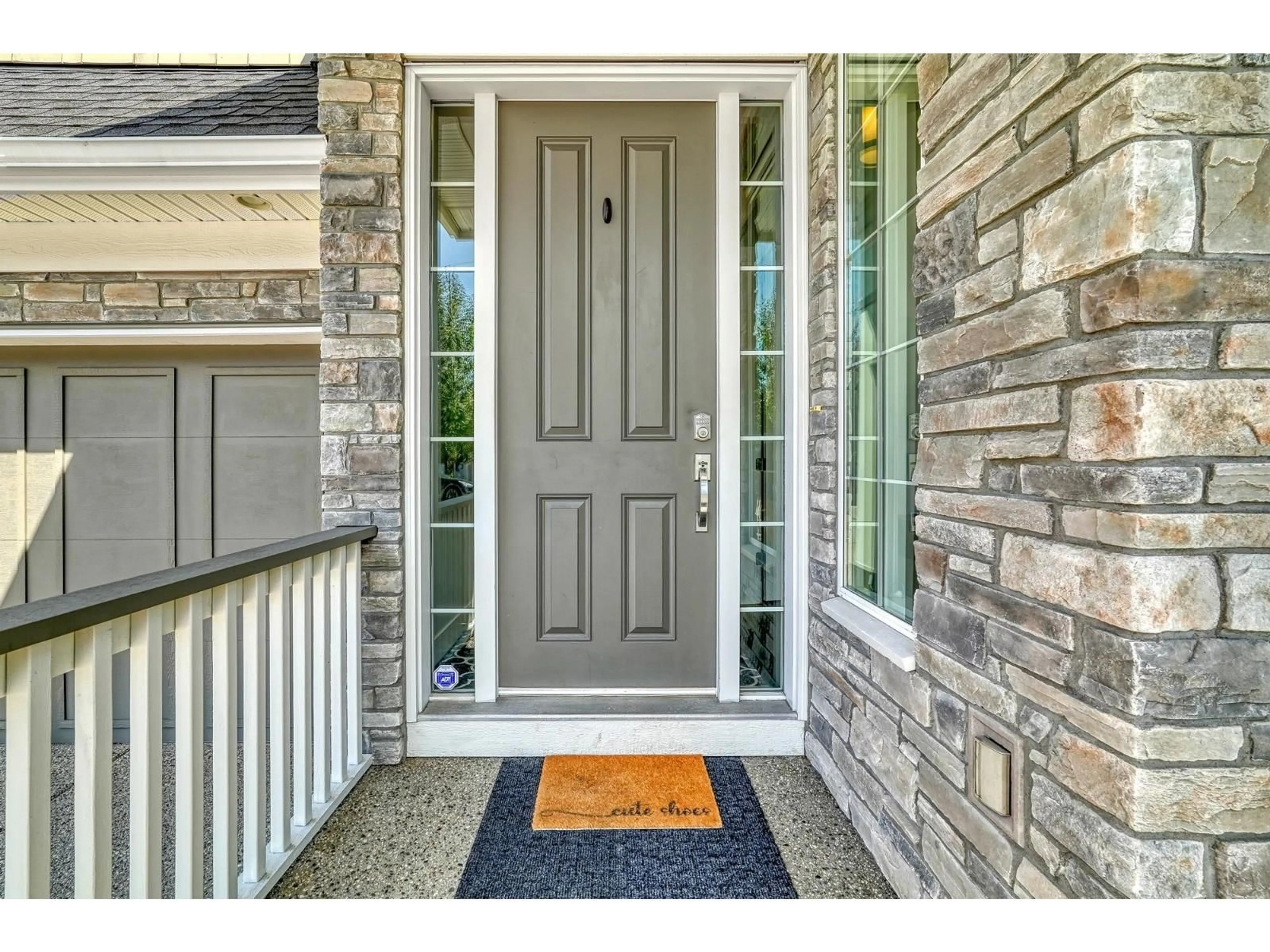 Indoor entryway for 16091 28, Surrey British Columbia V3Z3W1
