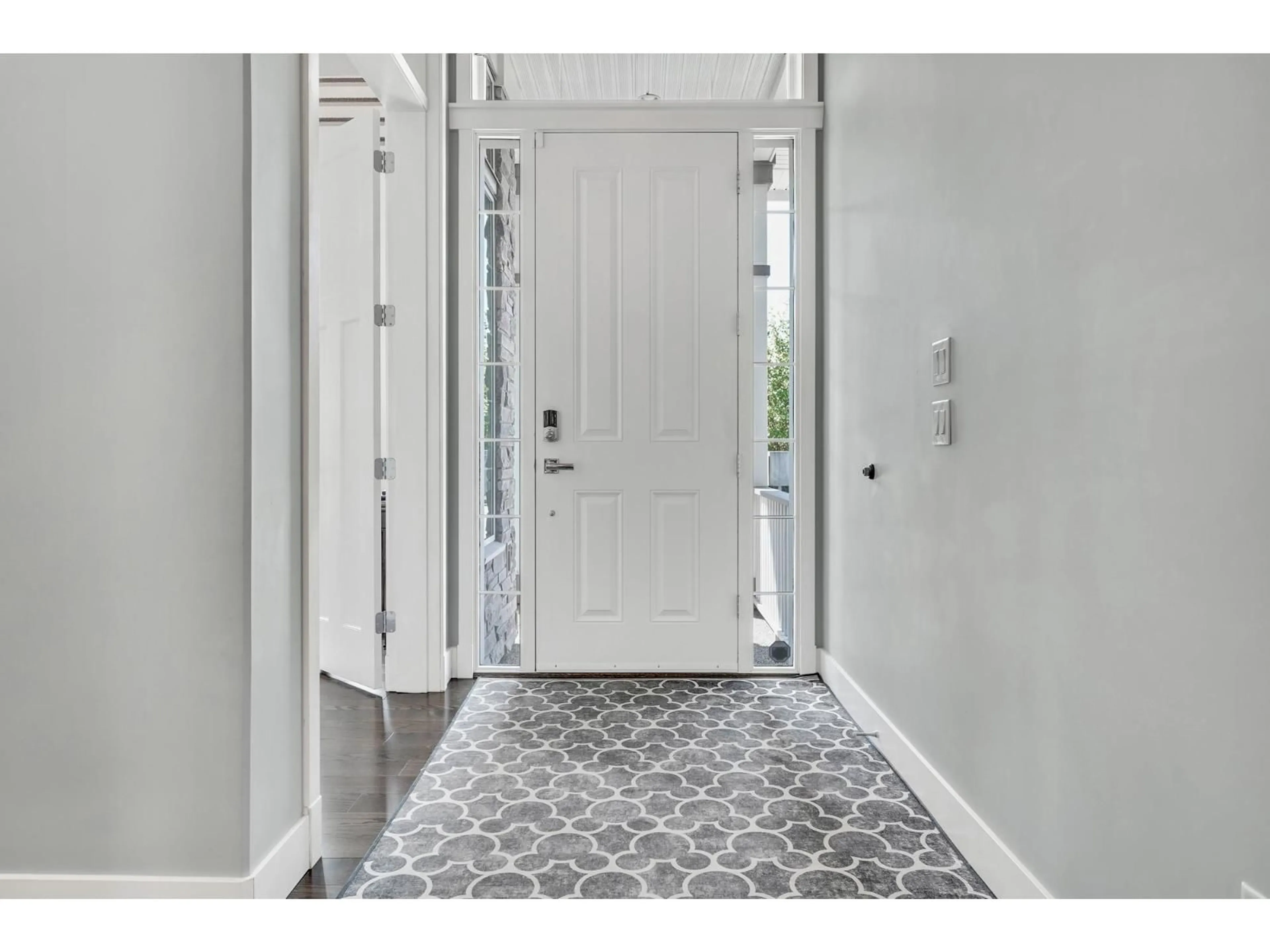 Indoor entryway for 16091 28, Surrey British Columbia V3Z3W1