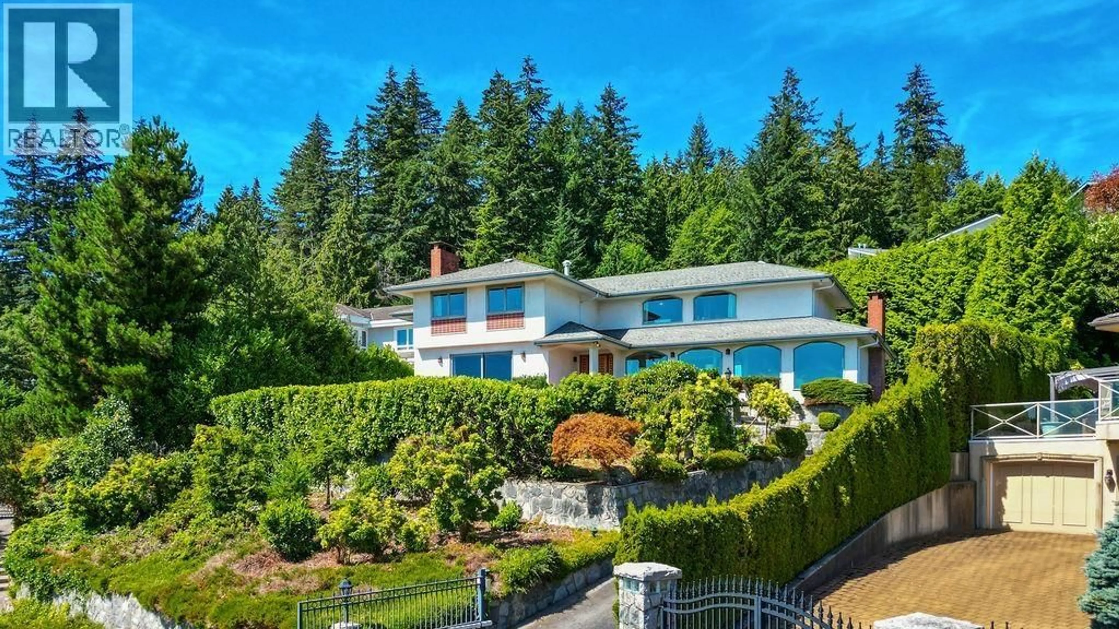 A pic from outside/outdoor area/front of a property/back of a property/a pic from drone, unknown for 1373 CAMWELL DRIVE, West Vancouver British Columbia V7S2M6