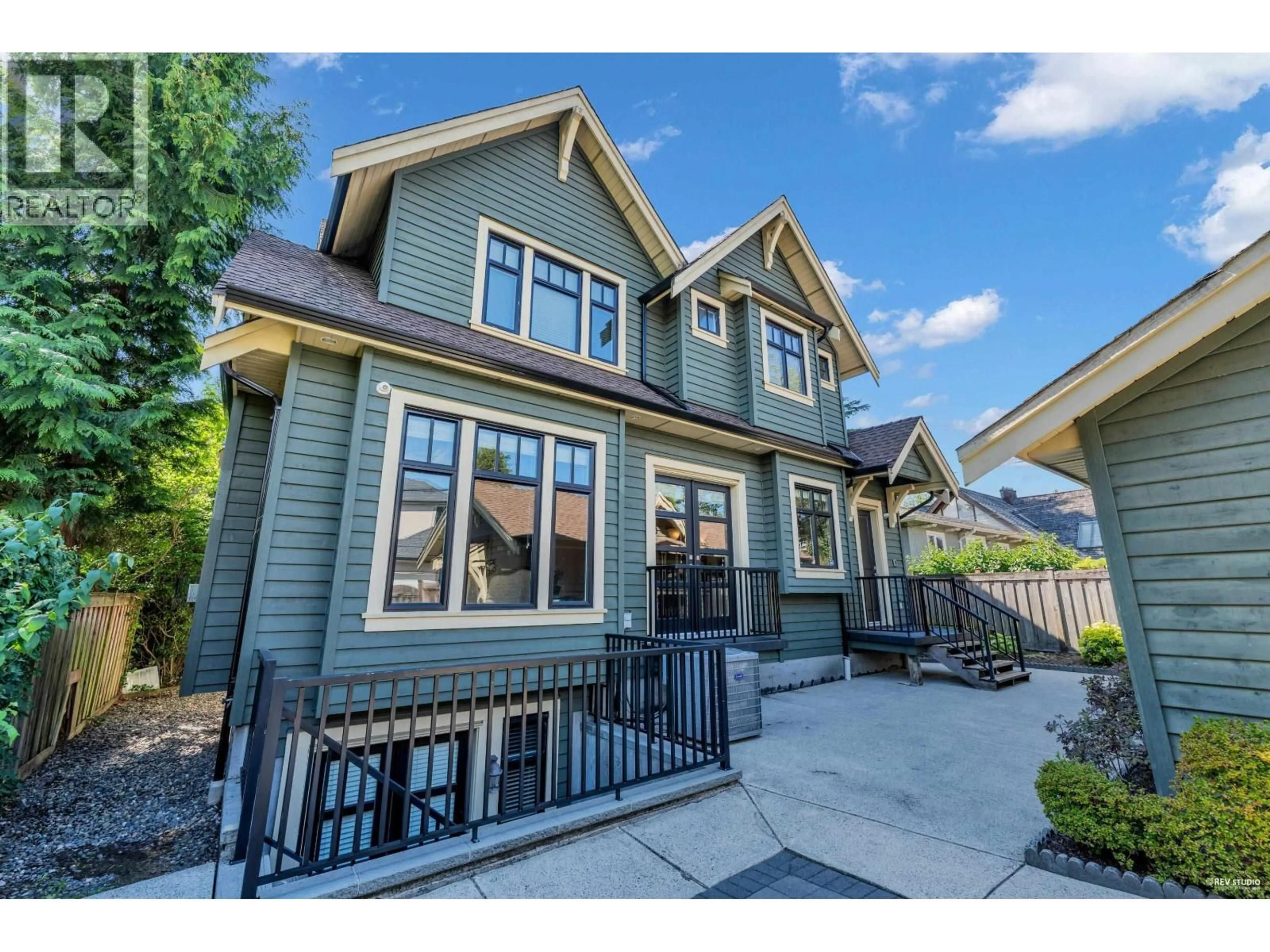 Home with vinyl exterior material, street for 4019 W 40TH AVENUE, Vancouver British Columbia V6N3B9