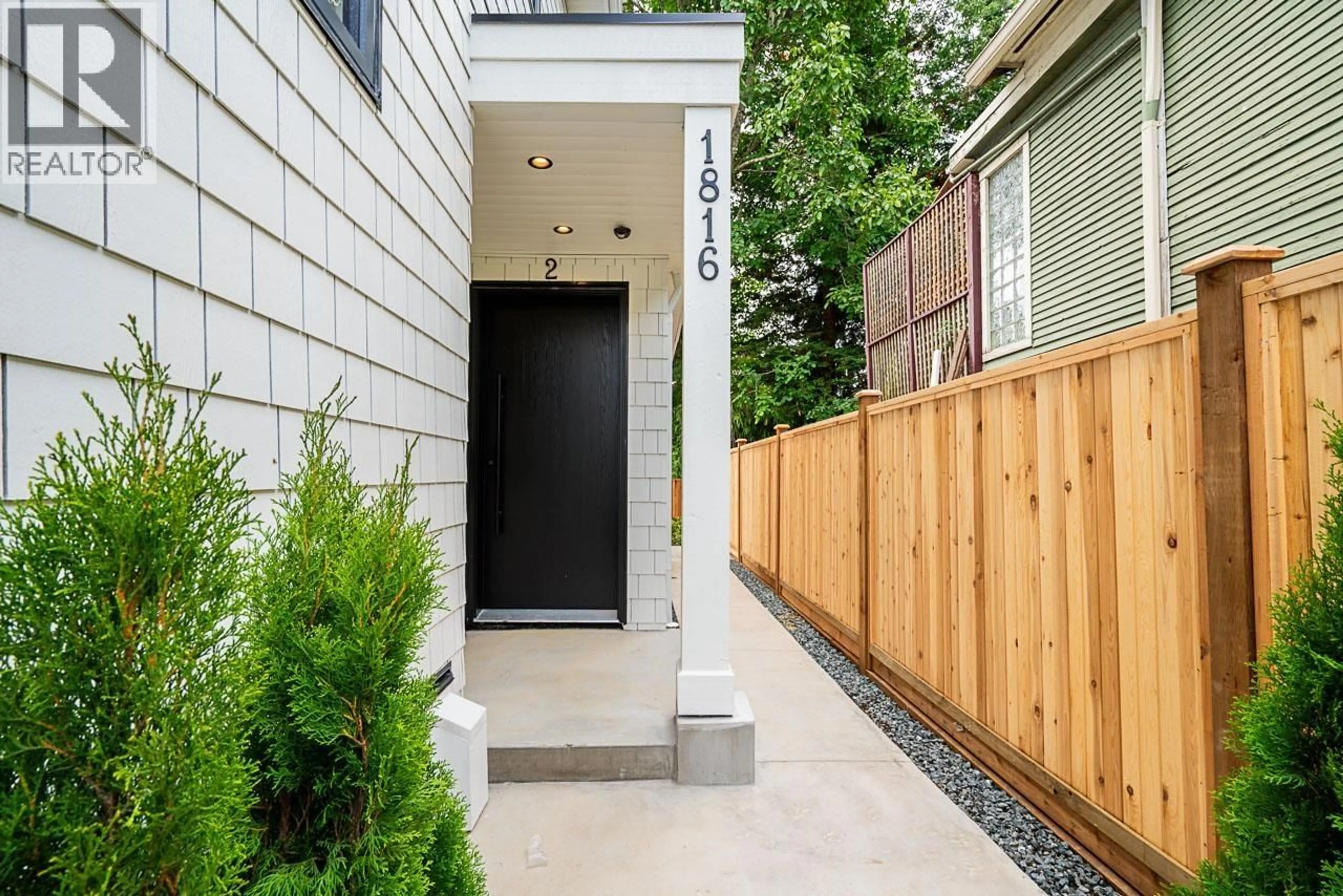 Indoor entryway for 2 - 1816 3RD AVENUE, Vancouver British Columbia V5N1H2