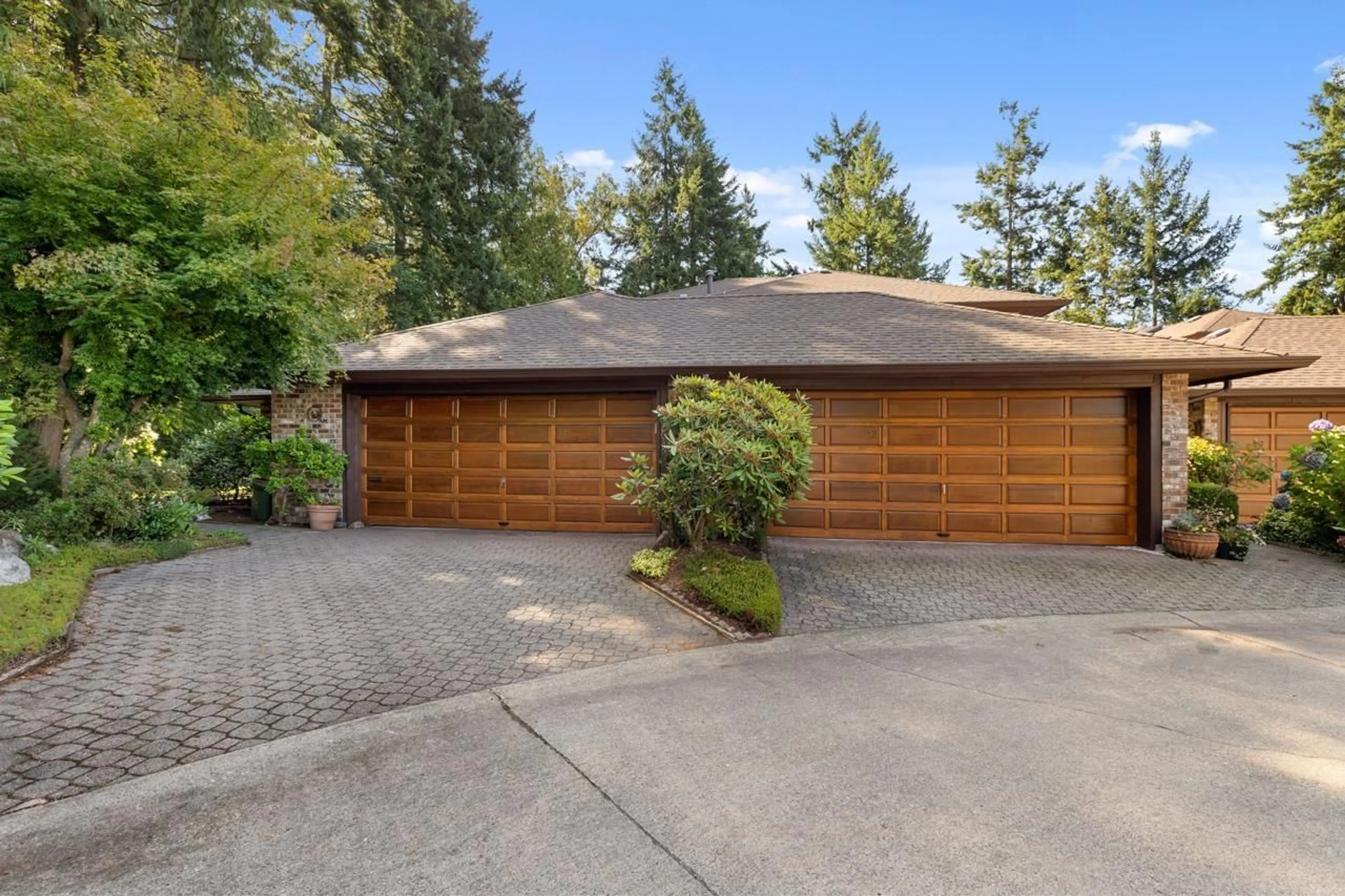 Indoor garage for 11 - 1725 SOUTHMERE, Surrey British Columbia V4A7A7