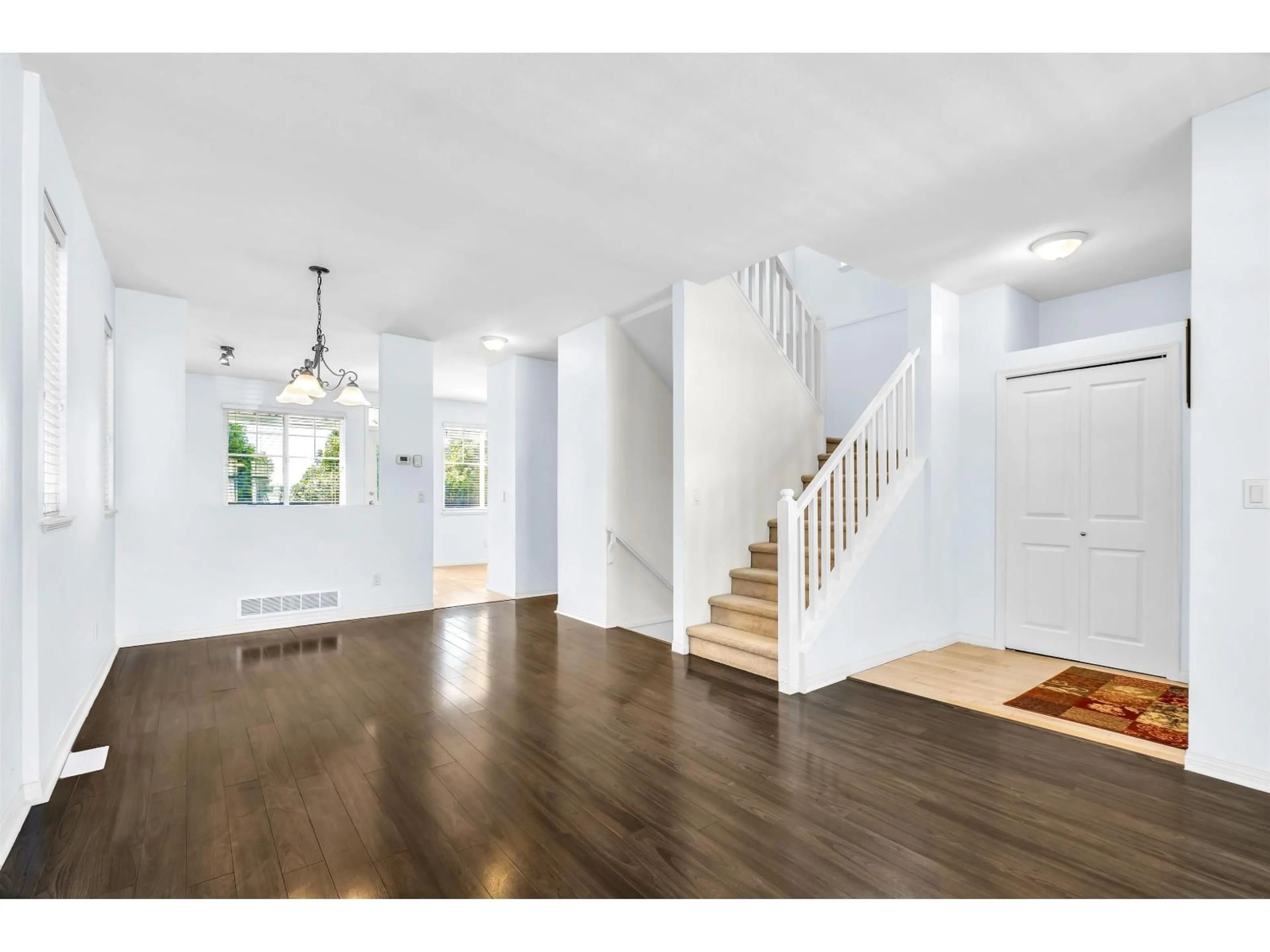 Indoor entryway for 14896 56A, Surrey British Columbia V3S8X1