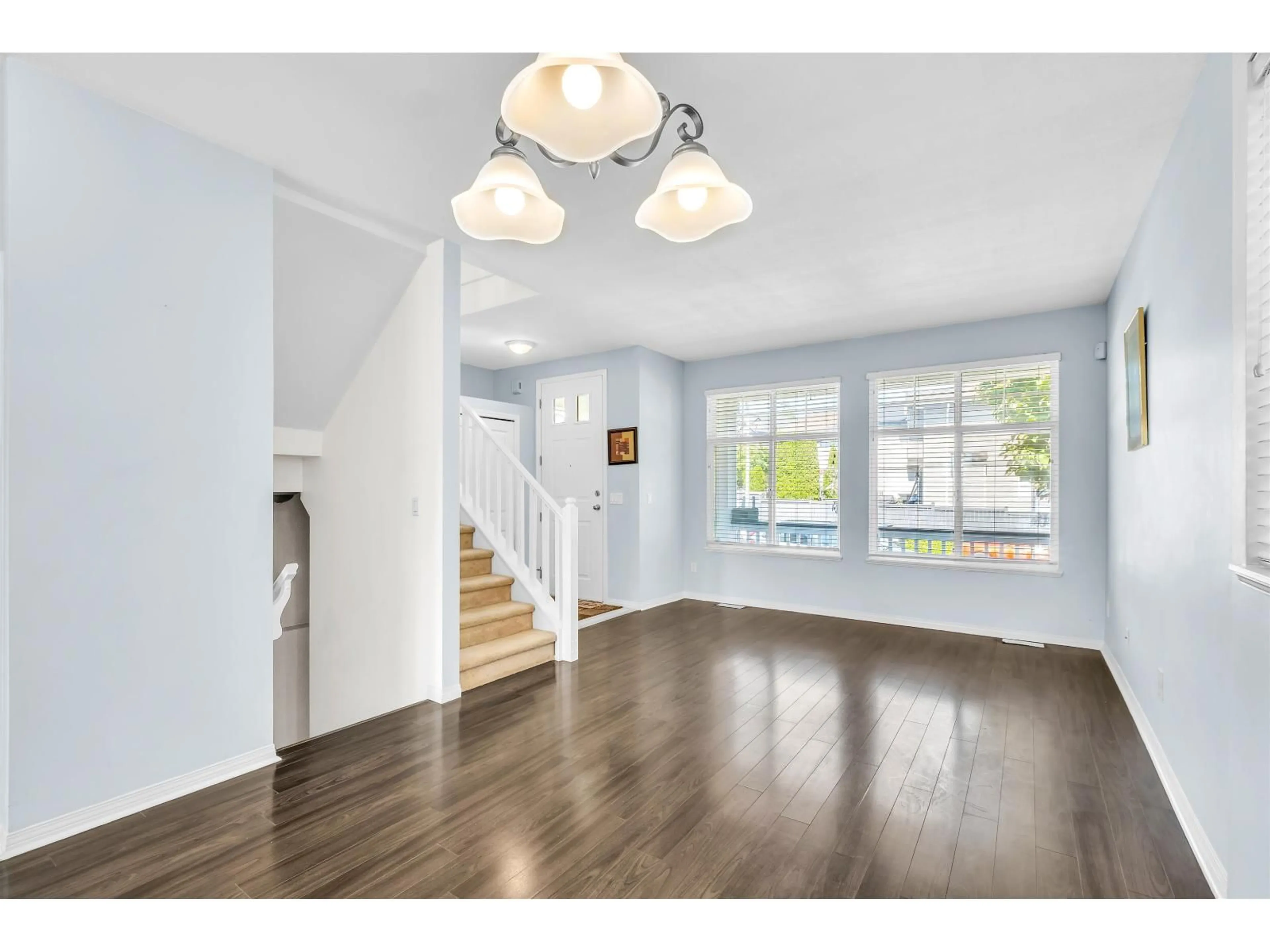 Indoor entryway for 14896 56A, Surrey British Columbia V3S8X1