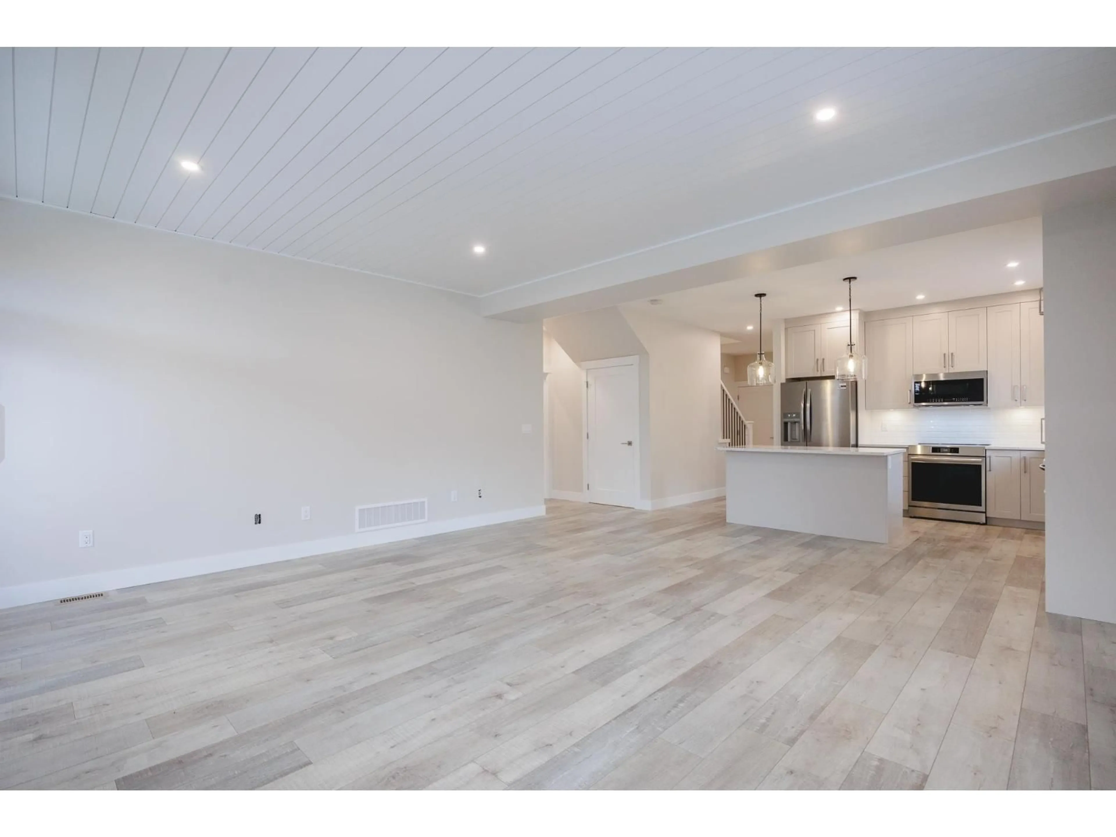 Unknown for 102 - 6211 CHILLIWACK RIVER ROAD, Chilliwack British Columbia V2R6A7