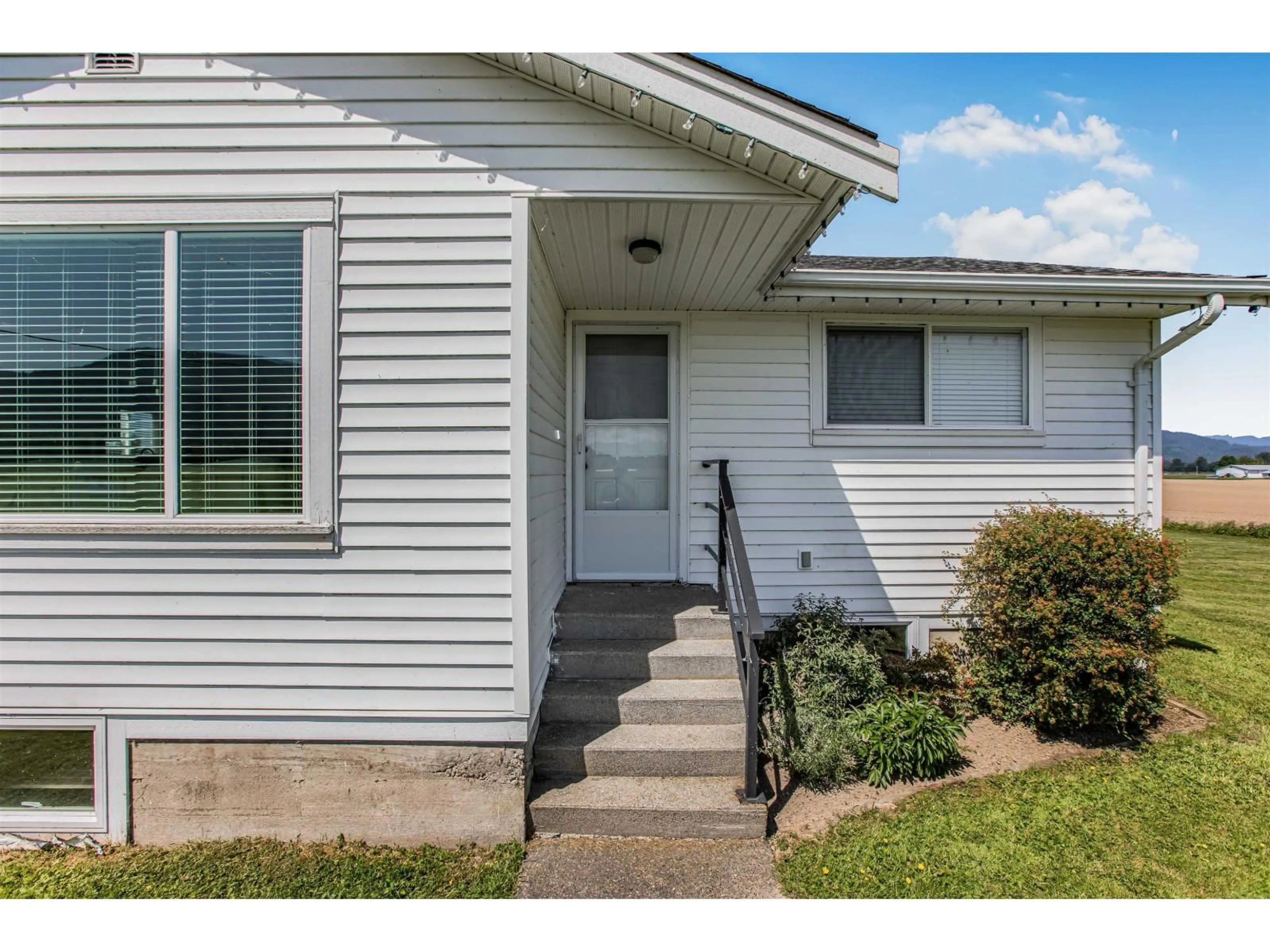 Home with vinyl exterior material, street for 7735 NEWTON, Mission British Columbia V0M1H0