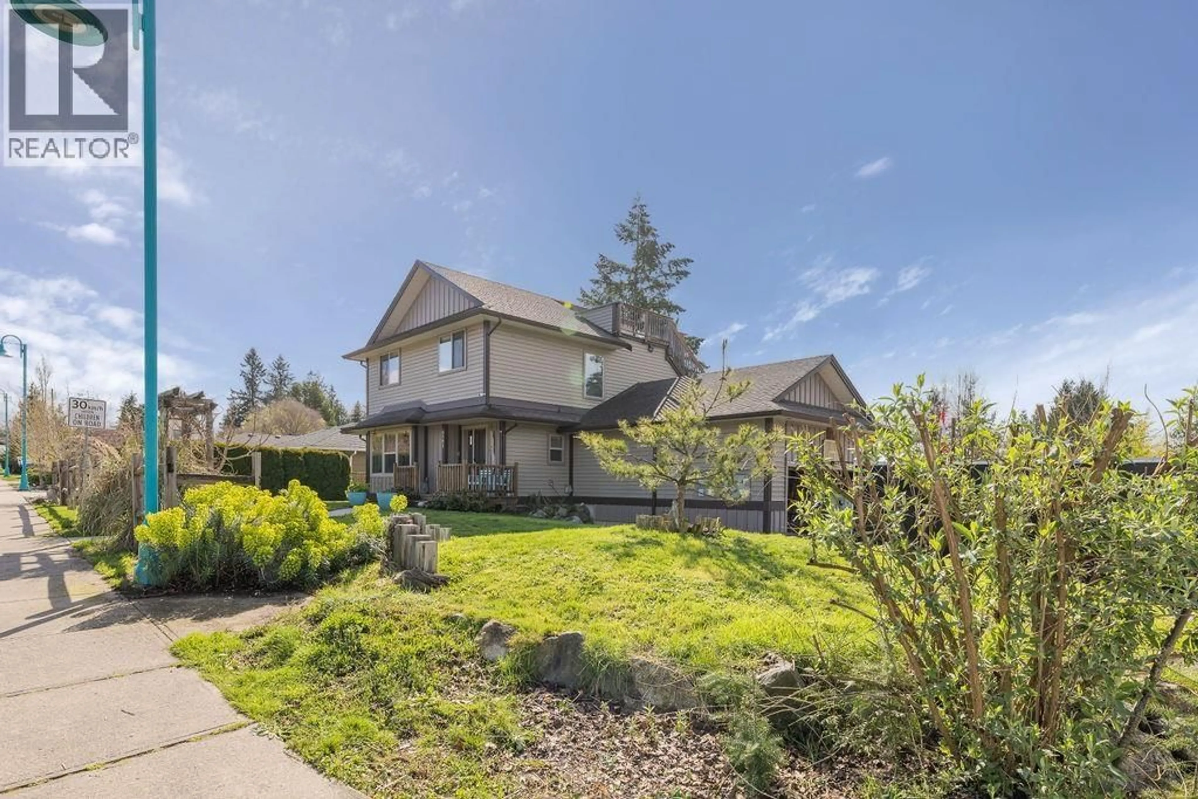 A pic from outside/outdoor area/front of a property/back of a property/a pic from drone, water/lake/river/ocean view for 6391 ORACLE ROAD, Sechelt British Columbia V7Z0R8
